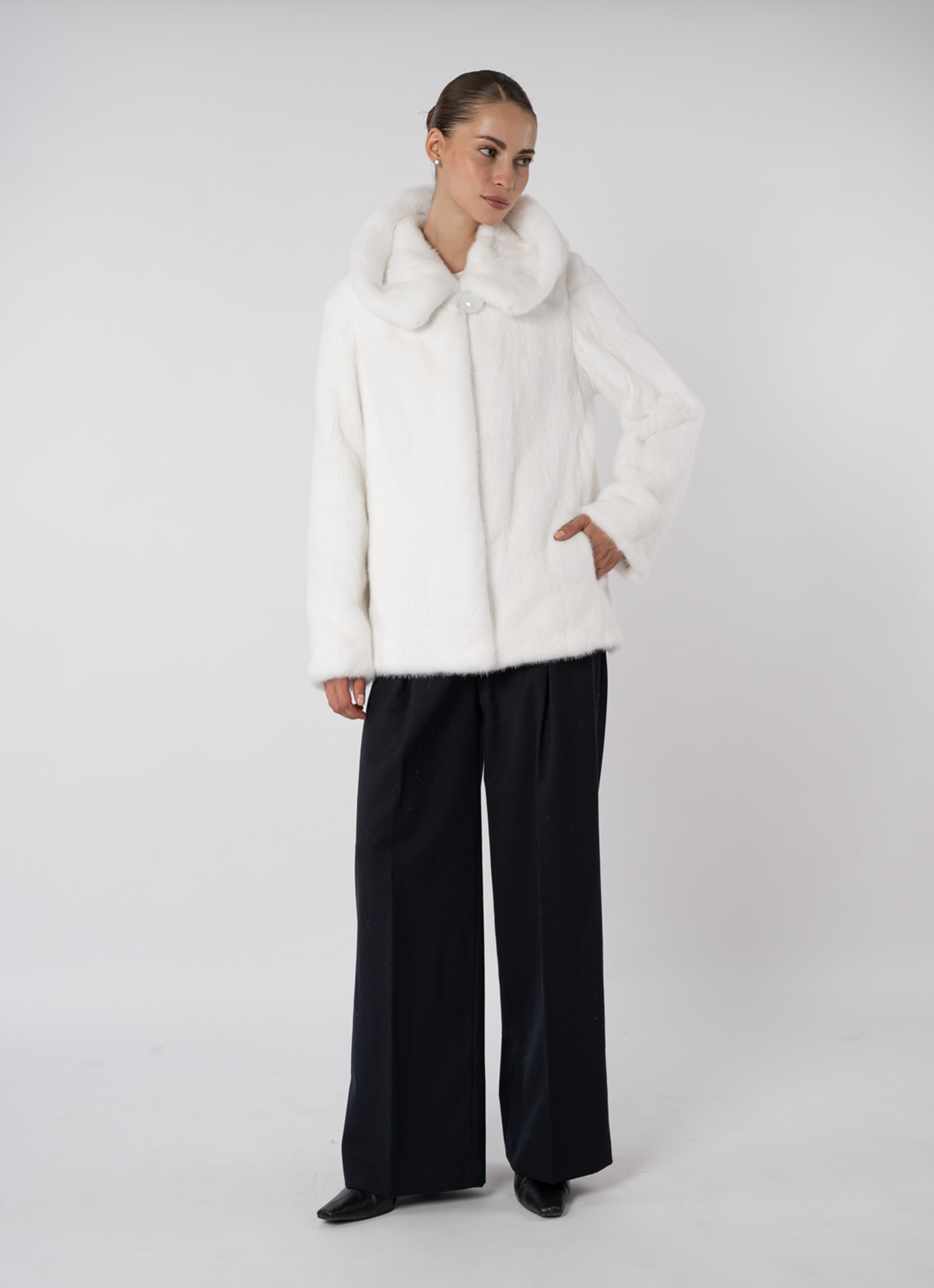 Шуба женская из меха норки Аделина 2001 с капюшоном Шуба женская из меха норки Аделина 2001 с капюшоном