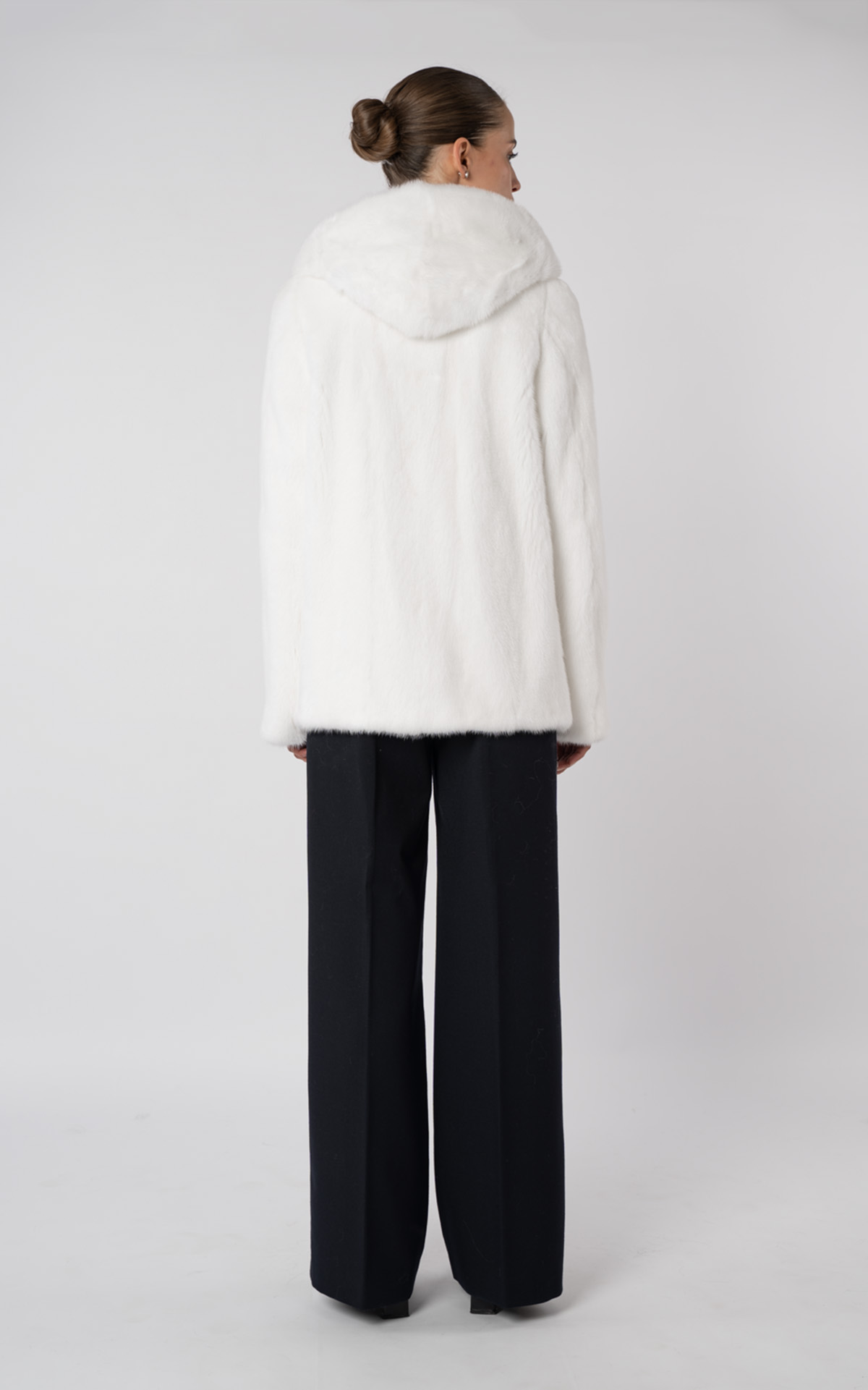 Шуба женская из меха норки Аделина 2001 с капюшоном Шуба женская из меха норки Аделина 2001 с капюшоном