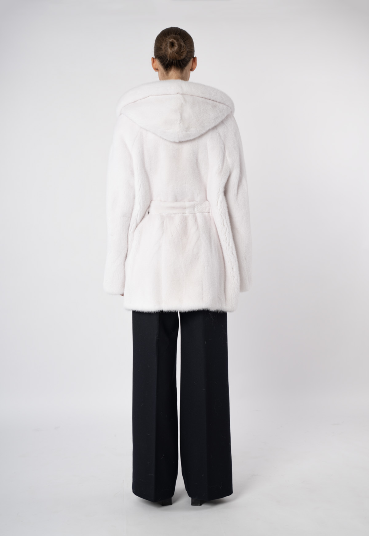 Шуба женская из меха норки Меха России 2324 с капюшоном Шуба женская из меха норки Меха России 2324 с капюшоном