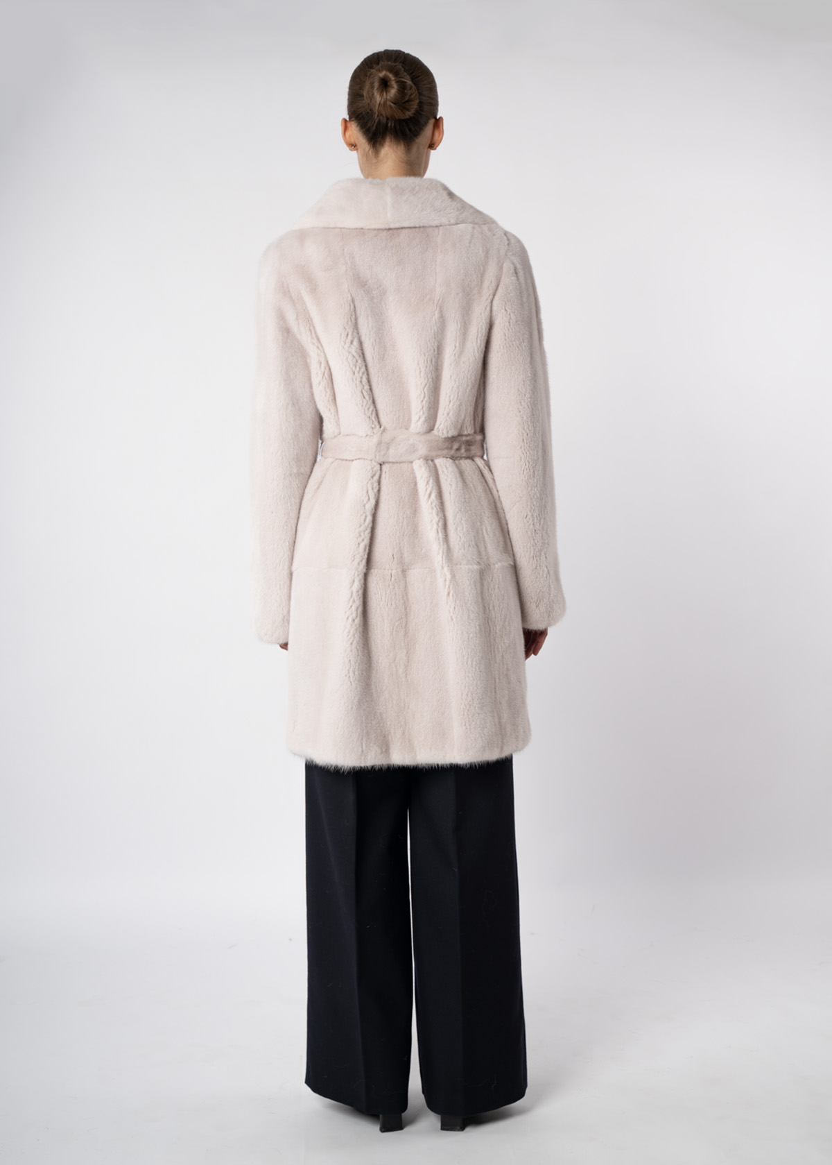 Шуба женская из меха норки Меха России 1489 Шуба женская из меха норки Меха России 1489