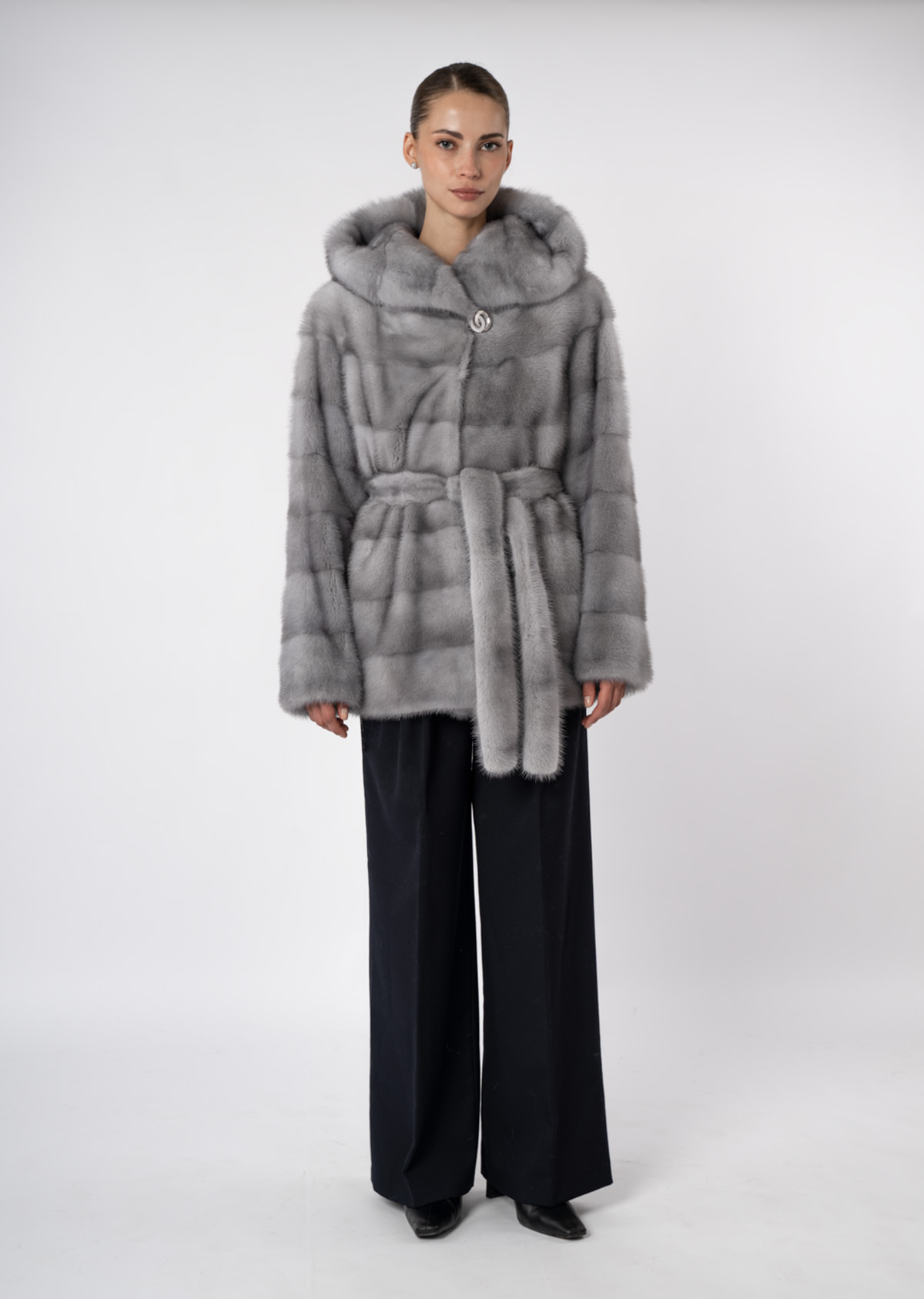 Шуба женская из меха норки Меха России 605 с капюшоном Шуба женская из меха норки Меха России 605 с капюшоном
