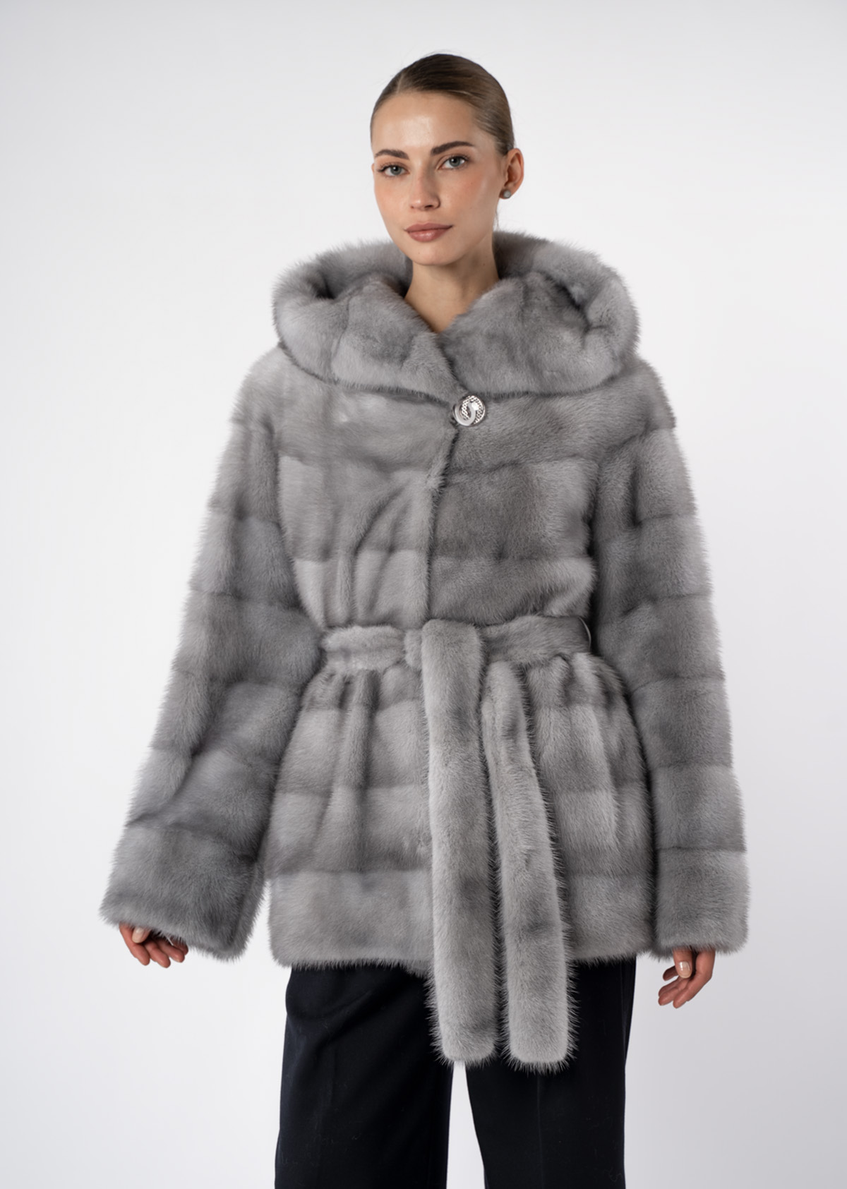 Шуба женская из меха норки Меха России 605 с капюшоном Шуба женская из меха норки Меха России 605 с капюшоном