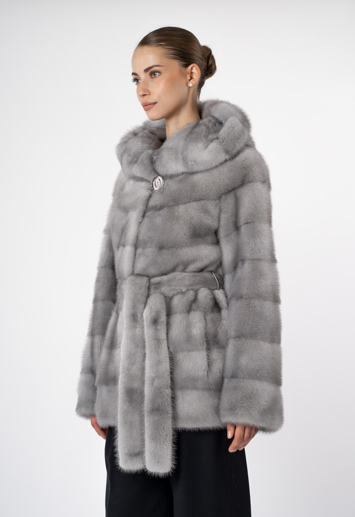 Шуба женская из меха норки Меха России 605 с капюшоном Шуба женская из меха норки Меха России 605 с капюшоном