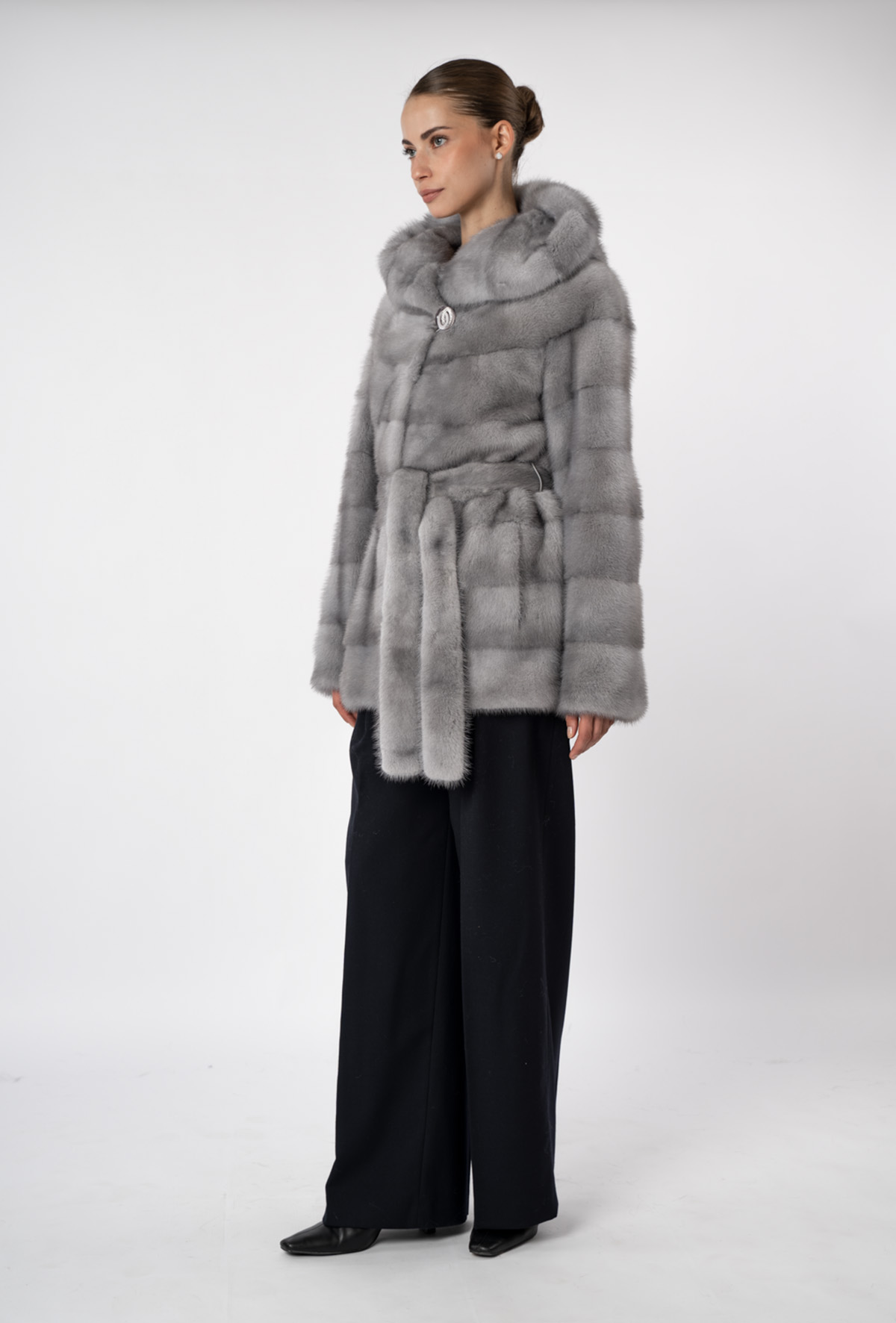 Шуба женская из меха норки Меха России 605 с капюшоном Шуба женская из меха норки Меха России 605 с капюшоном