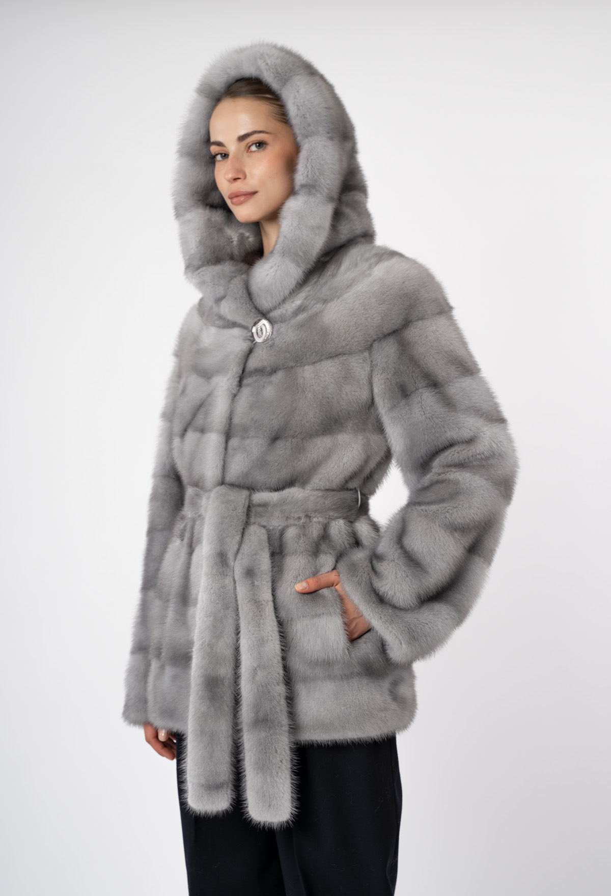 Шуба женская из меха норки Меха России 605 с капюшоном Шуба женская из меха норки Меха России 605 с капюшоном