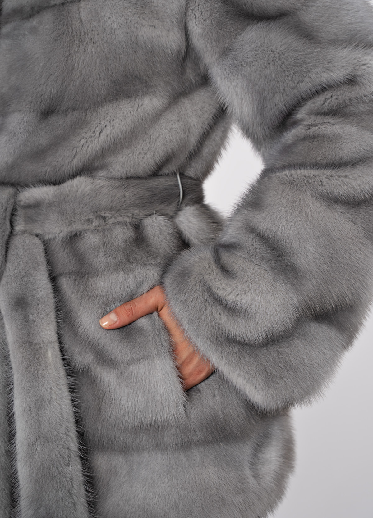 Шуба женская из меха норки Меха России 605 с капюшоном Шуба женская из меха норки Меха России 605 с капюшоном