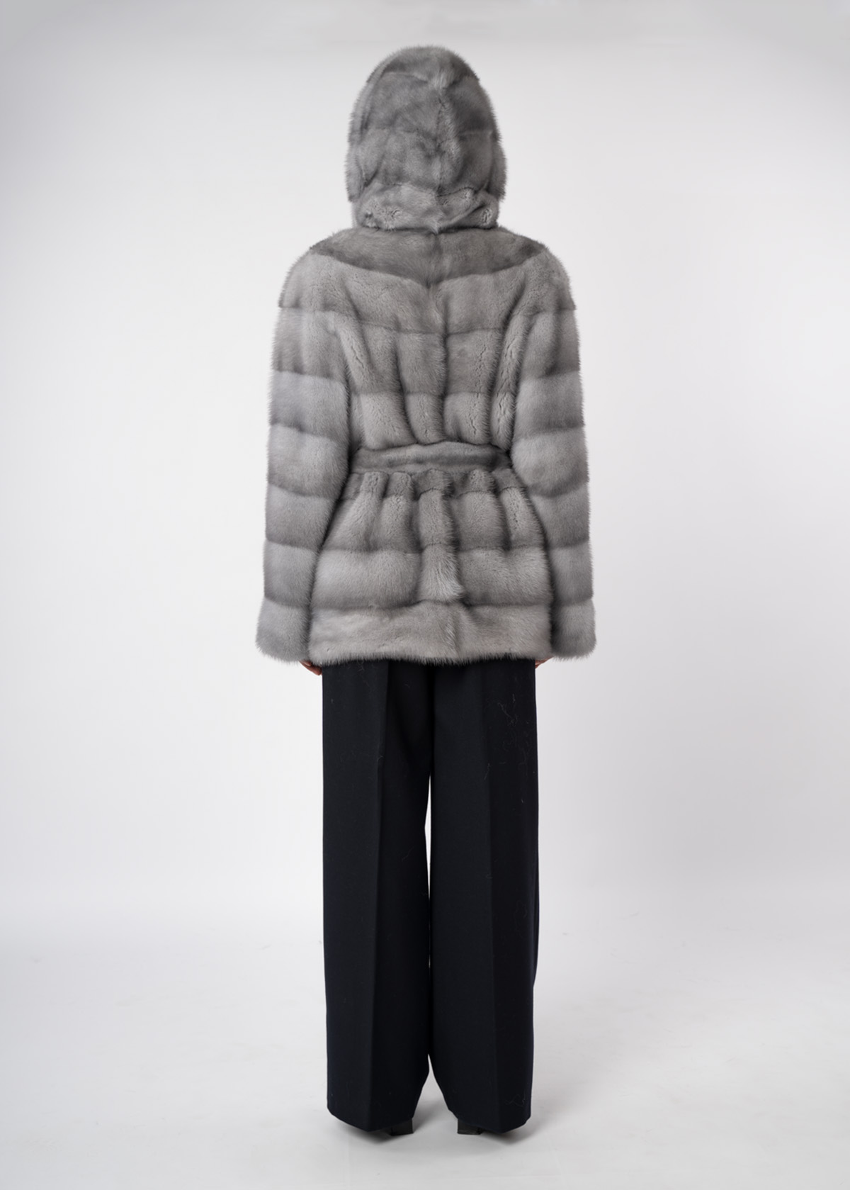 Шуба женская из меха норки Меха России 605 с капюшоном Шуба женская из меха норки Меха России 605 с капюшоном