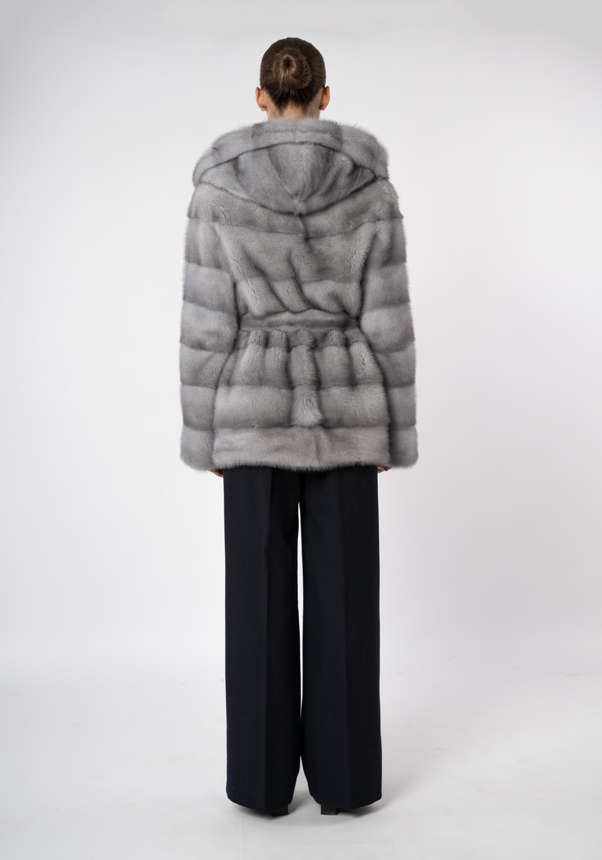 Шуба женская из меха норки Меха России 605 с капюшоном Шуба женская из меха норки Меха России 605 с капюшоном