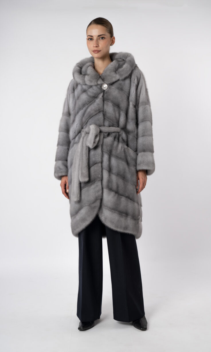 Шуба женская из меха норки Меха России 632 с капюшоном