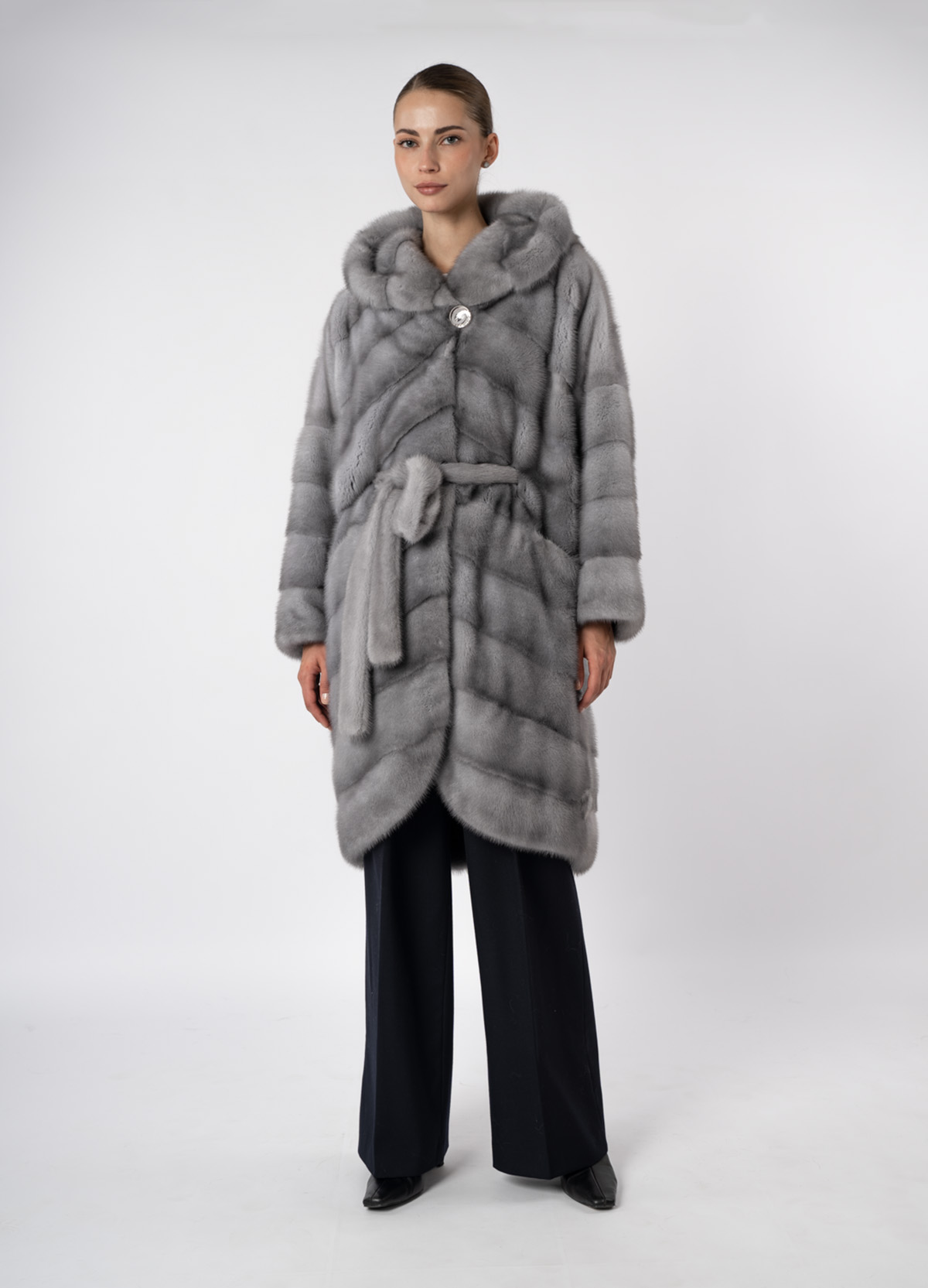 Шуба женская из меха норки Меха России 632 с капюшоном Шуба женская из меха норки Меха России 632 с капюшоном