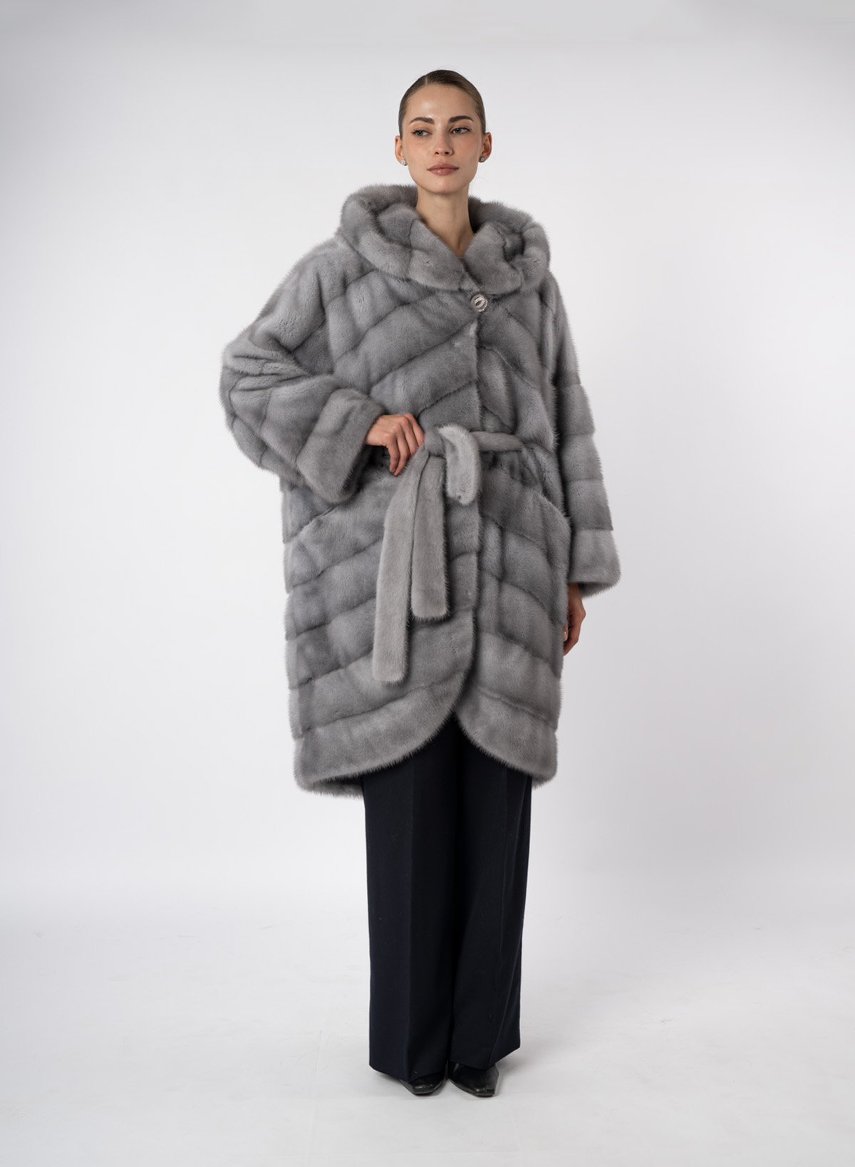 Шуба женская из меха норки Меха России 632 с капюшоном Шуба женская из меха норки Меха России 632 с капюшоном