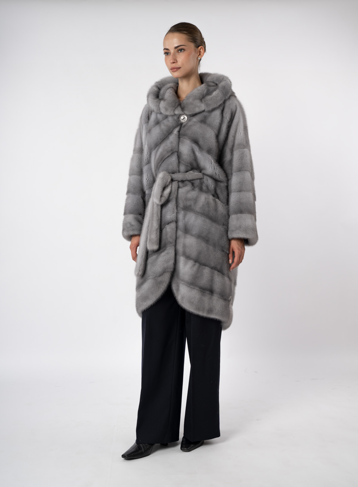 Шуба женская из меха норки Меха России 632 с капюшоном Шуба женская из меха норки Меха России 632 с капюшоном