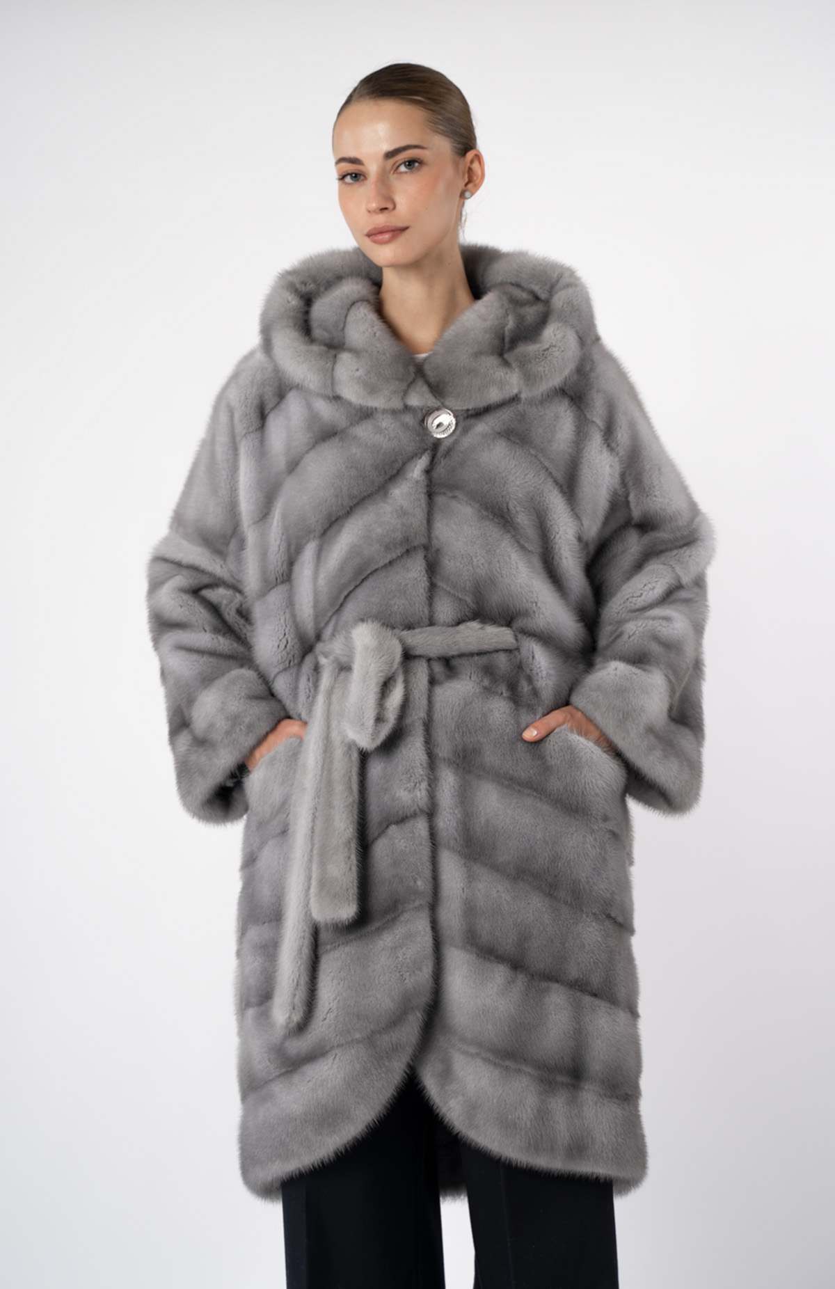 Шуба женская из меха норки Меха России 632 с капюшоном Шуба женская из меха норки Меха России 632 с капюшоном