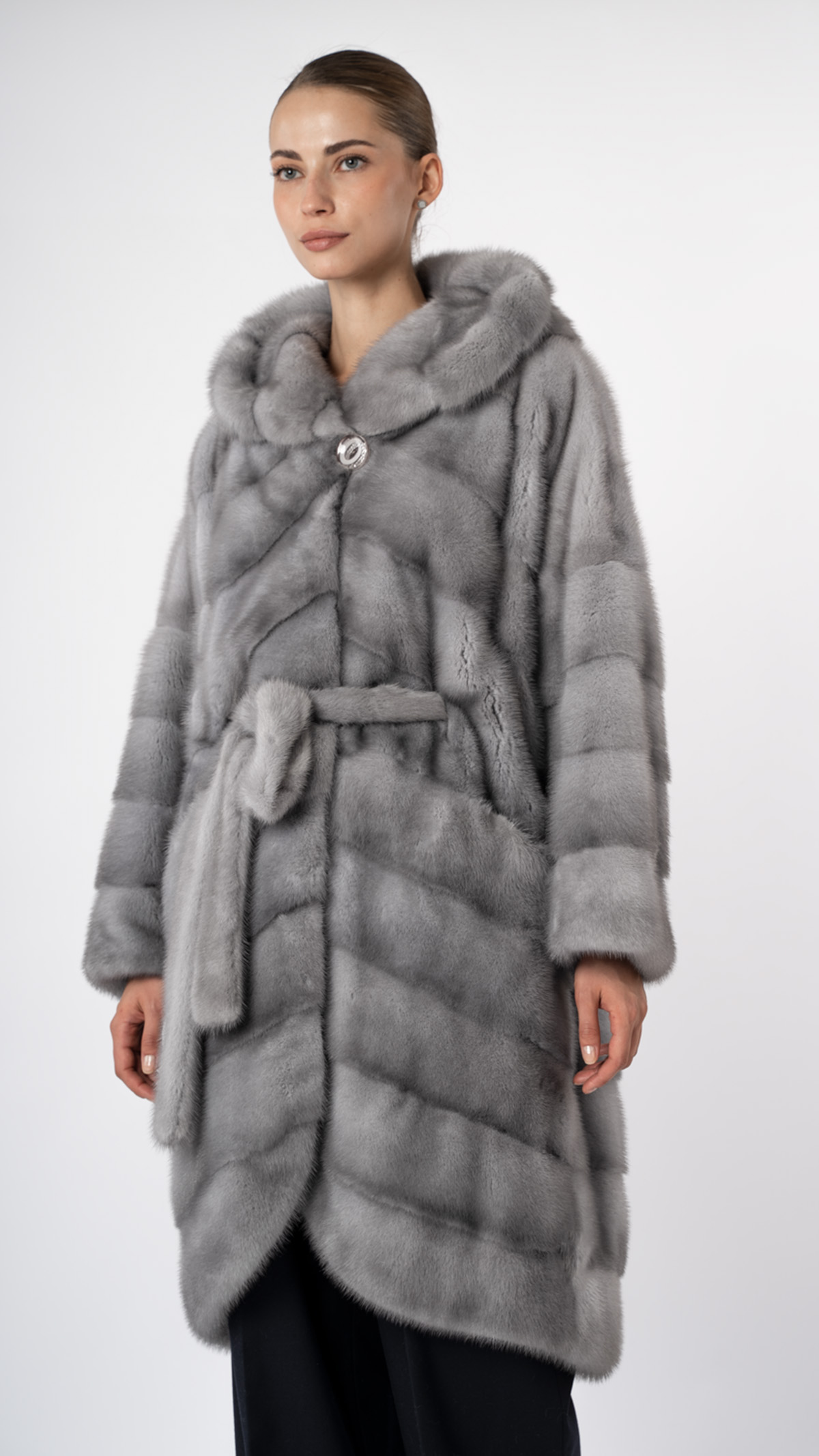 Шуба женская из меха норки Меха России 632 с капюшоном Шуба женская из меха норки Меха России 632 с капюшоном