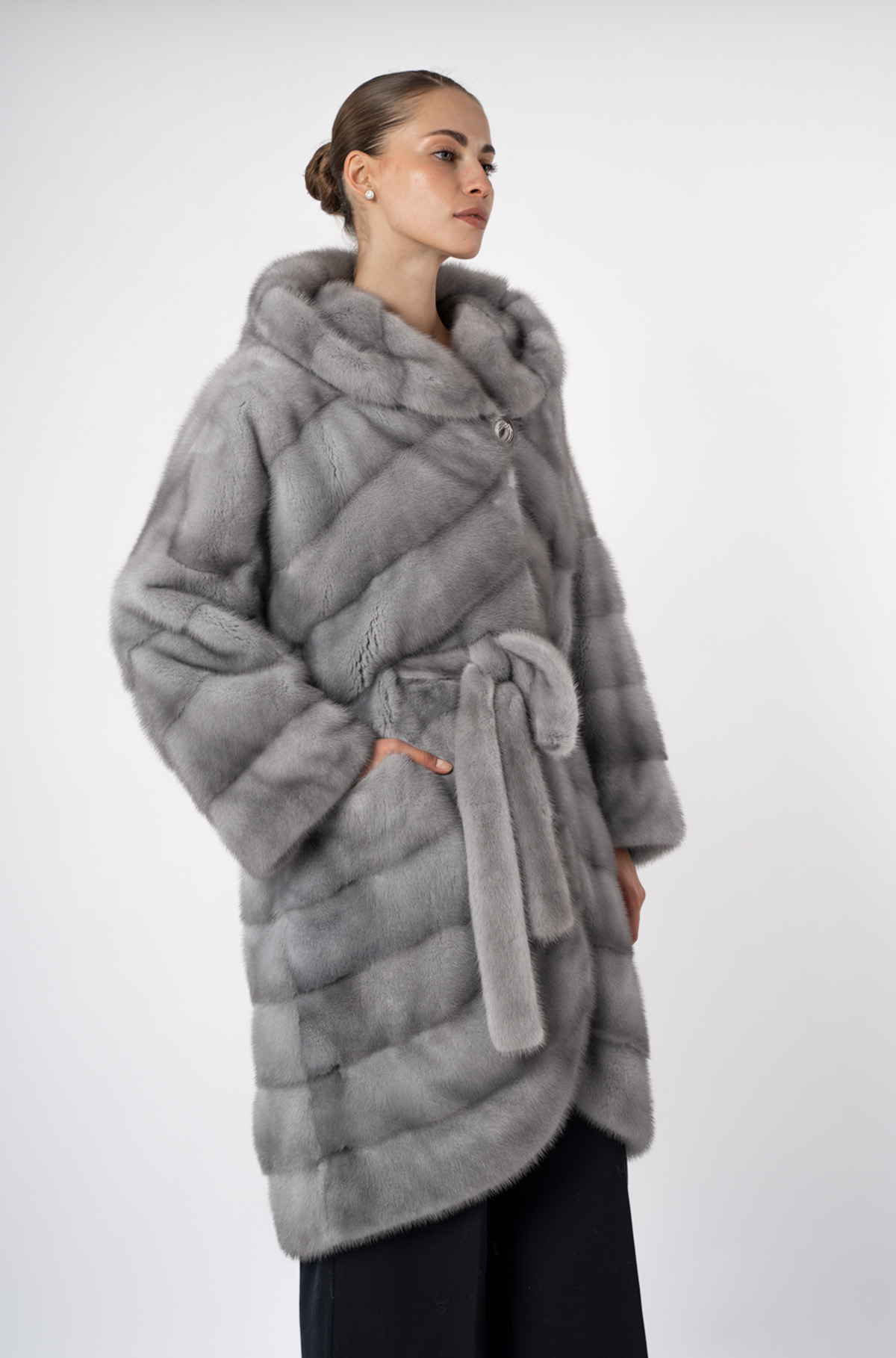 Шуба женская из меха норки Меха России 632 с капюшоном Шуба женская из меха норки Меха России 632 с капюшоном