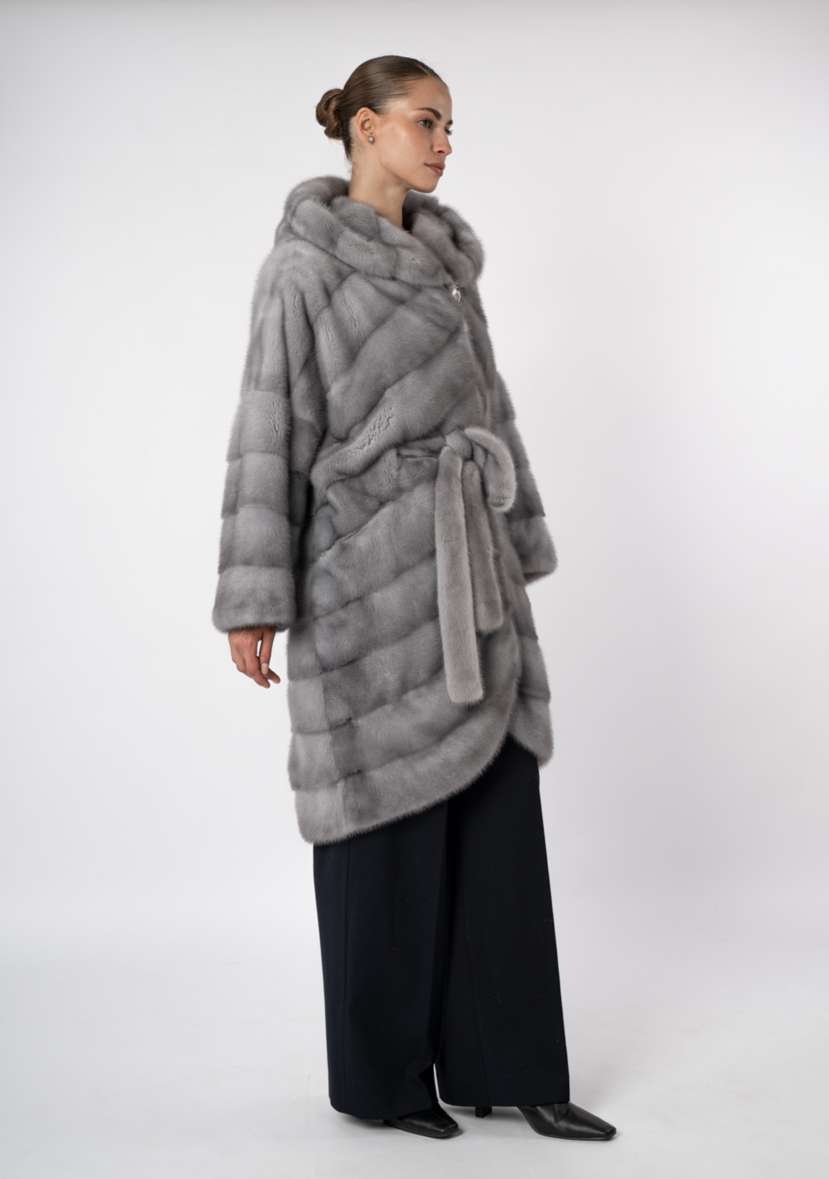 Шуба женская из меха норки Меха России 632 с капюшоном Шуба женская из меха норки Меха России 632 с капюшоном