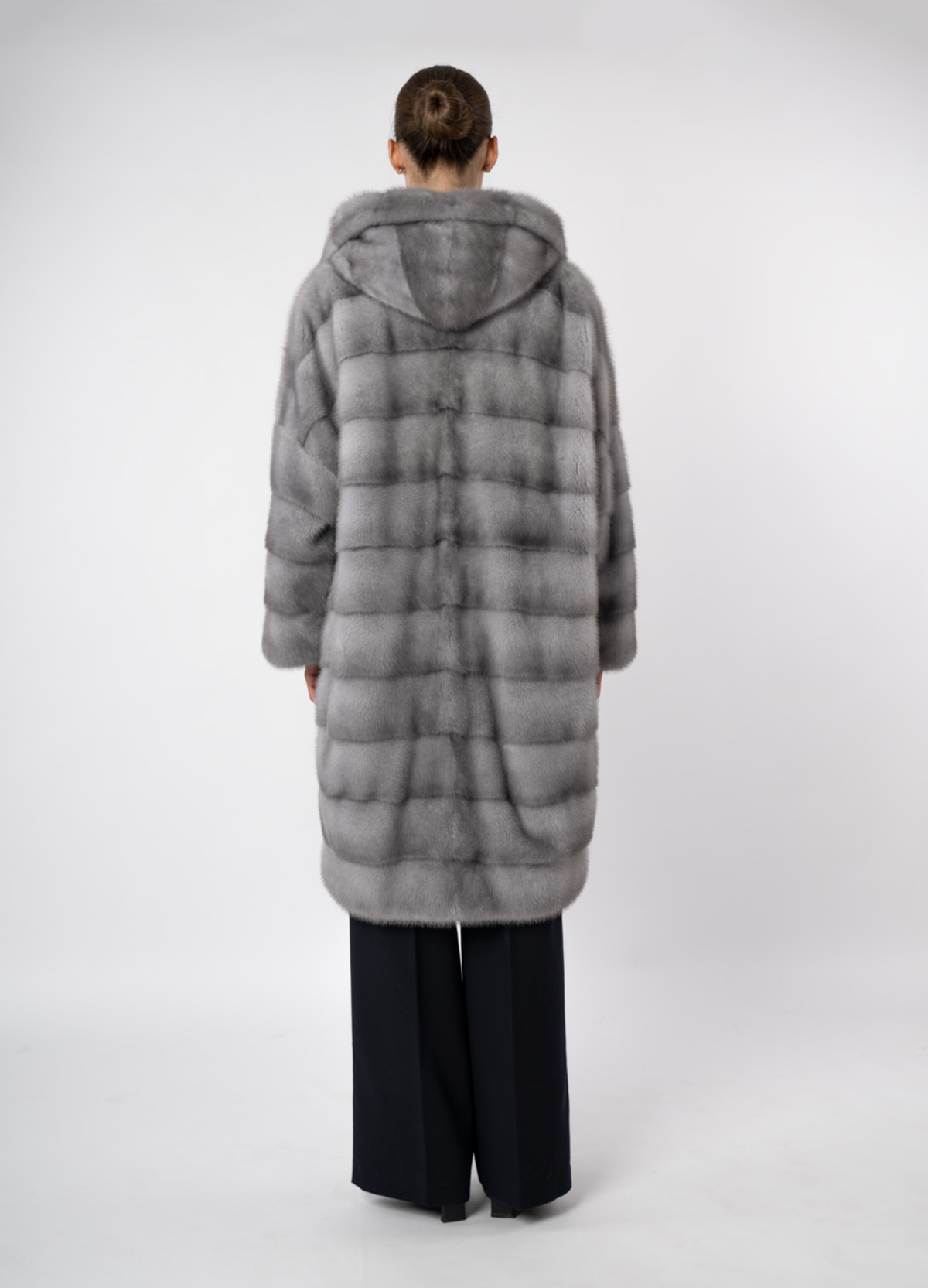 Шуба женская из меха норки Меха России 632 с капюшоном Шуба женская из меха норки Меха России 632 с капюшоном