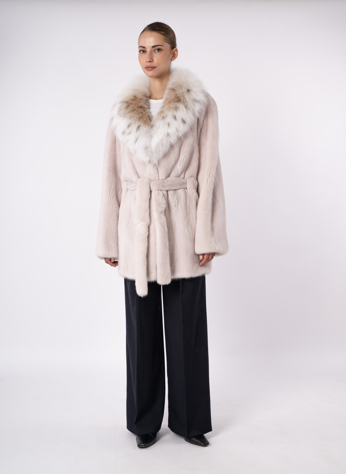 Шуба женская из меха норки Меха России 2324 Шуба женская из меха норки Меха России 2324