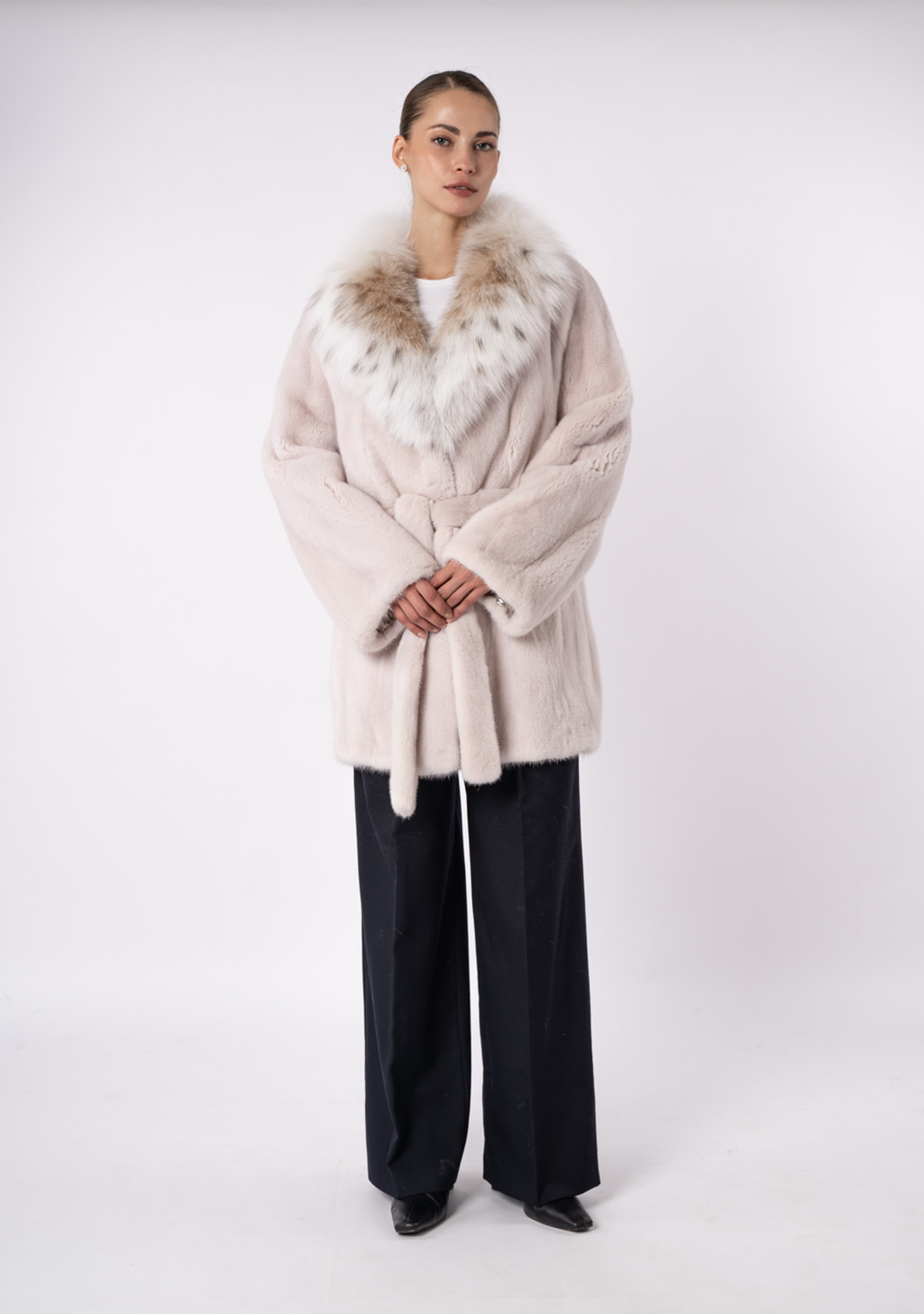 Шуба женская из меха норки Меха России 2324 Шуба женская из меха норки Меха России 2324