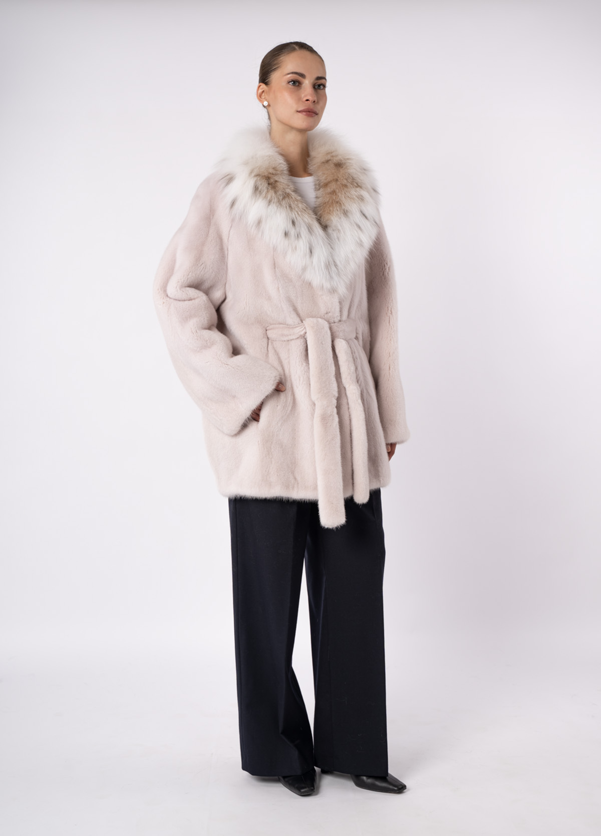 Шуба женская из меха норки Меха России 2324 Шуба женская из меха норки Меха России 2324