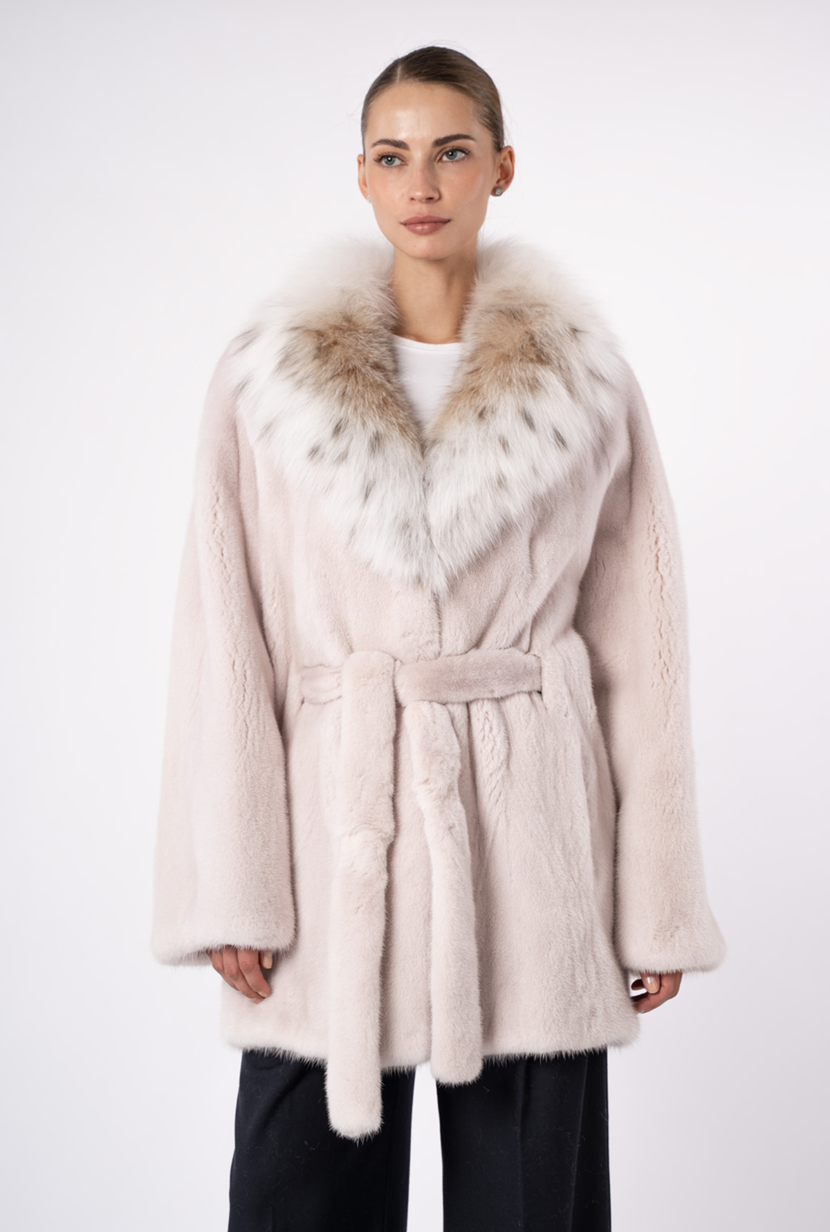 Шуба женская из меха норки Меха России 2324 Шуба женская из меха норки Меха России 2324