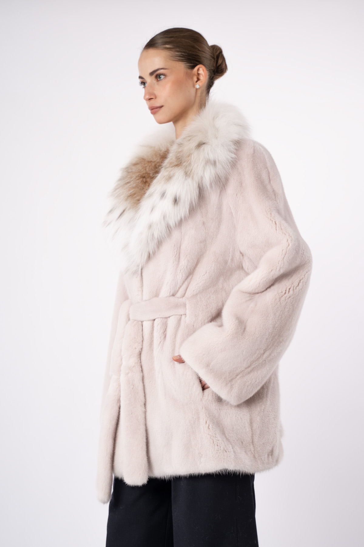 Шуба женская из меха норки Меха России 2324 Шуба женская из меха норки Меха России 2324