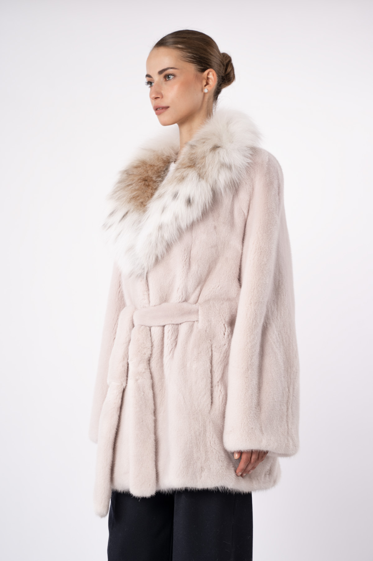 Шуба женская из меха норки Меха России 2324 Шуба женская из меха норки Меха России 2324