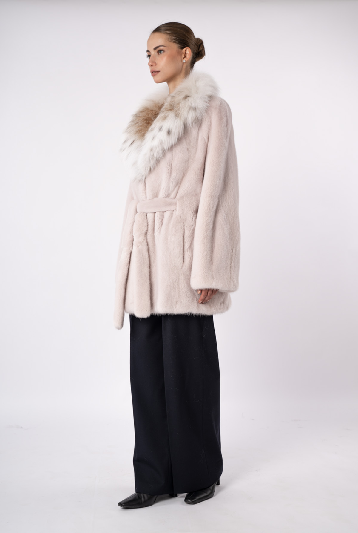 Шуба женская из меха норки Меха России 2324 Шуба женская из меха норки Меха России 2324