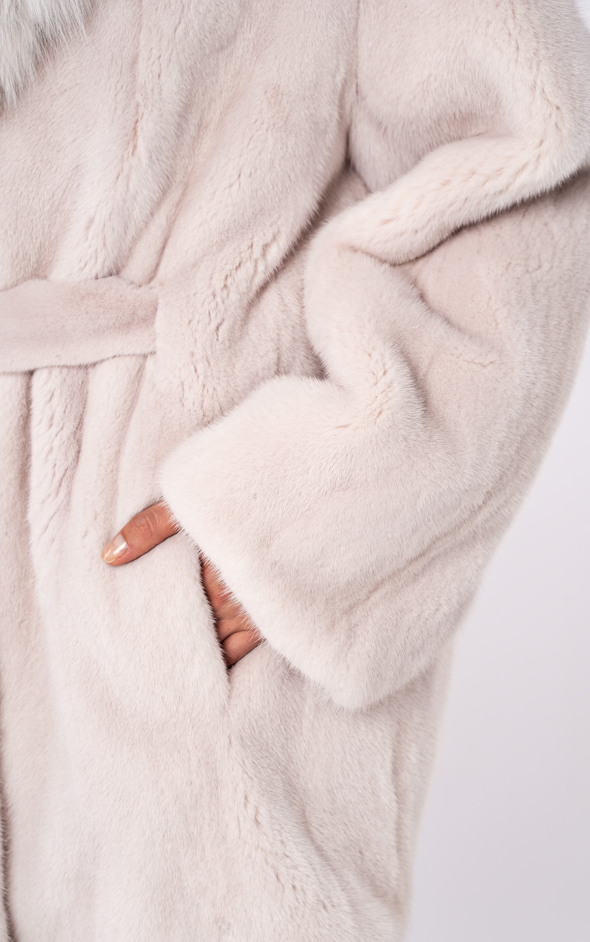 Шуба женская из меха норки Меха России 2324 Шуба женская из меха норки Меха России 2324