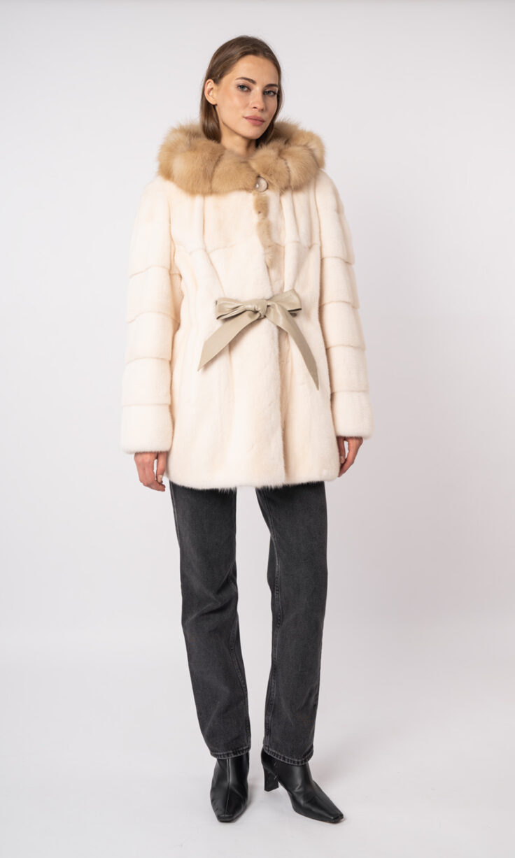 Шуба женская норковая с капюшоном Меха России 43Д Шуба женская норковая с капюшоном Меха России 43Д