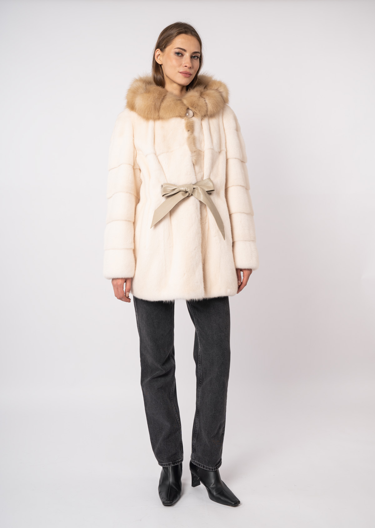 Шуба женская норковая с капюшоном Меха России 43Д Шуба женская норковая с капюшоном Меха России 43Д