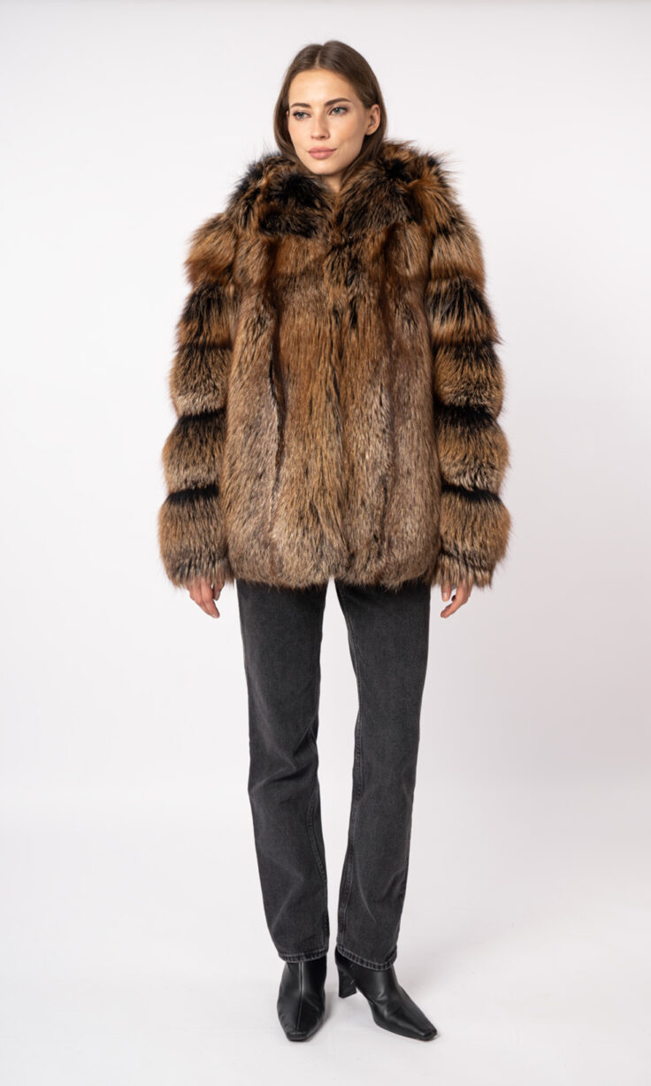 Шуба женская из меха лисицы с капюшоном Меха России Л-10