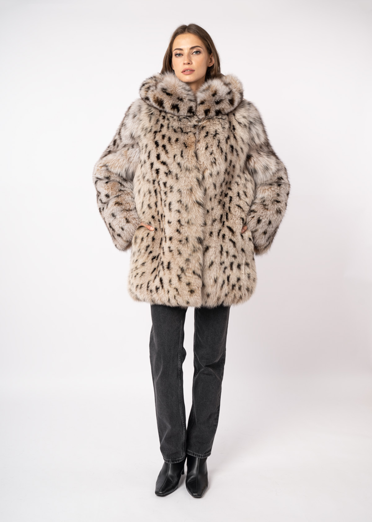 Шуба женская из меха песца с капюшоном Меха России П-1 Шуба женская из меха песца с капюшоном Меха России П-1