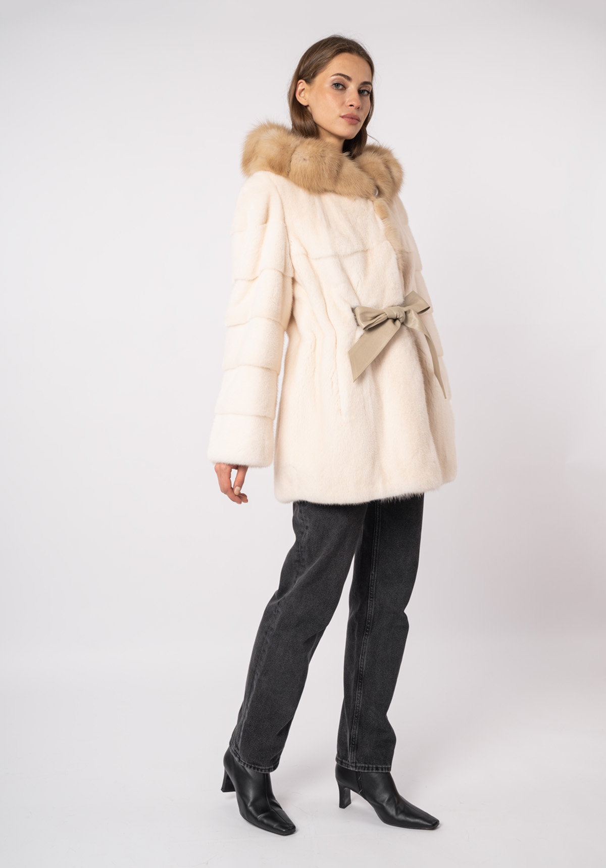 Шуба женская норковая с капюшоном Меха России 43Д Шуба женская норковая с капюшоном Меха России 43Д