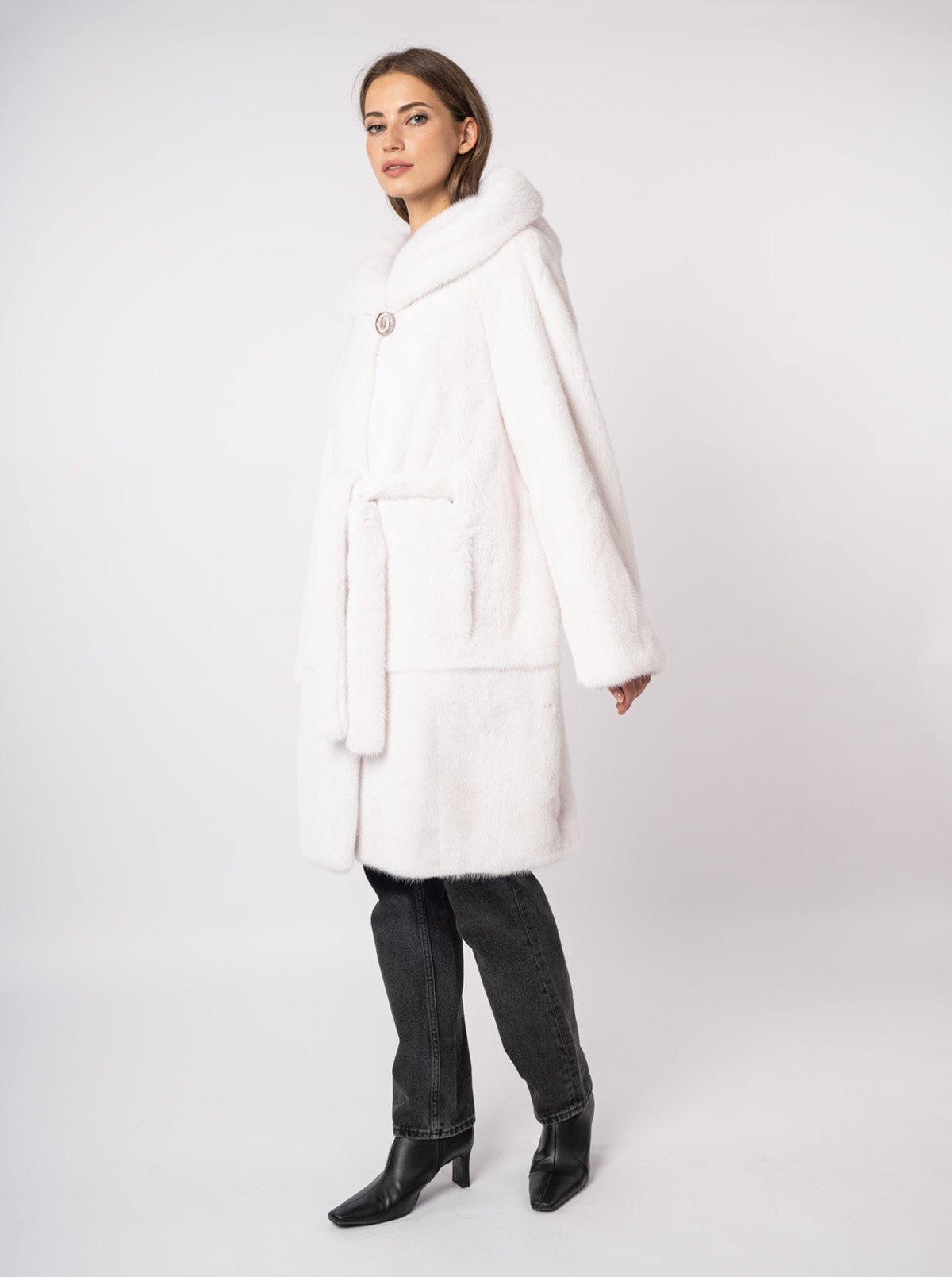 Шуба женская норковая с капюшоном Меха России 2324 Шуба женская норковая с капюшоном Меха России 2324