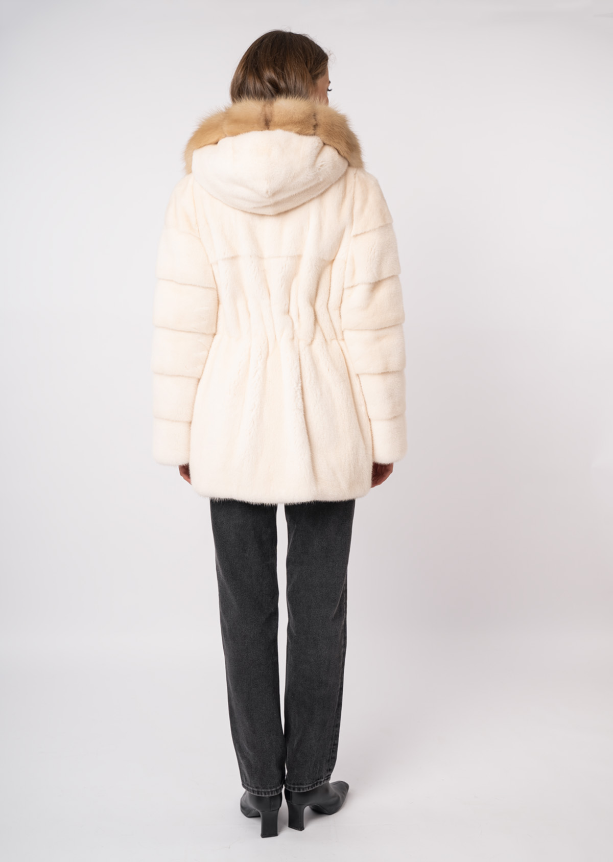 Шуба женская норковая с капюшоном Меха России 43Д Шуба женская норковая с капюшоном Меха России 43Д