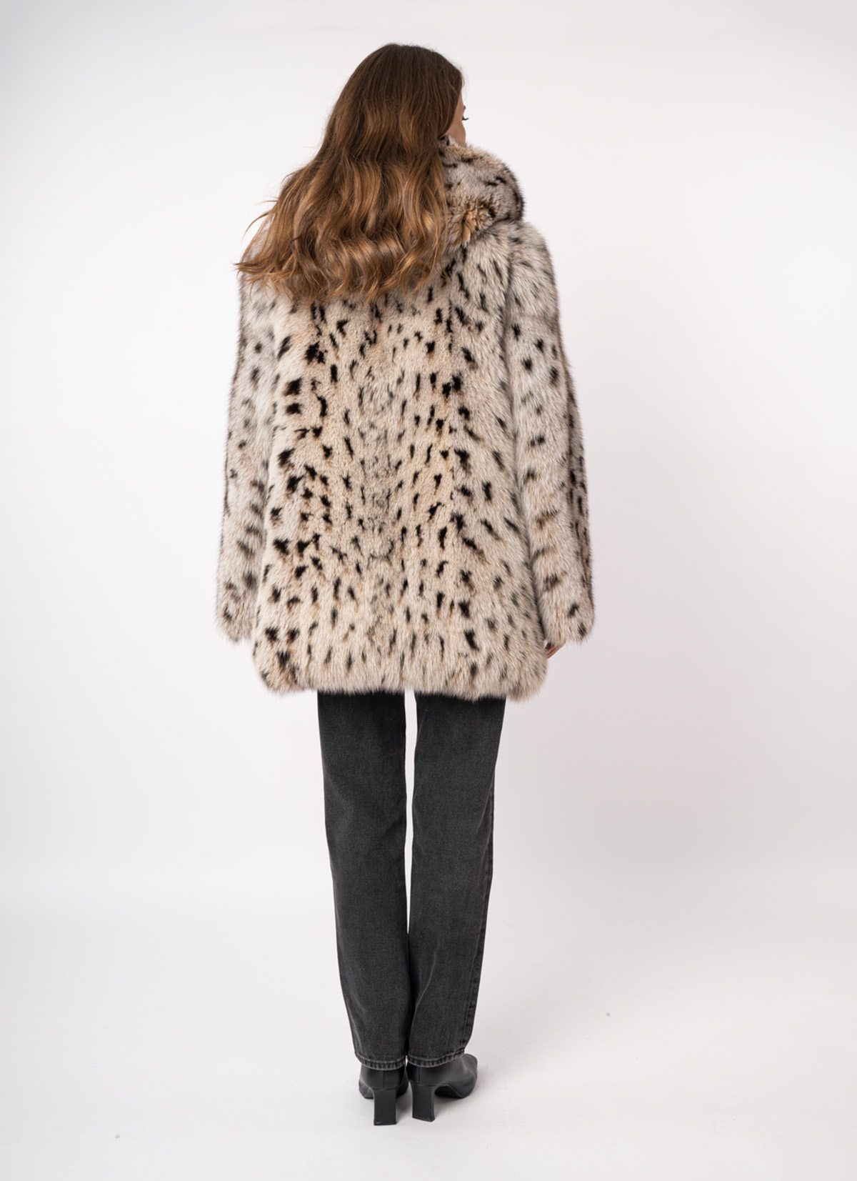 Шуба женская из меха песца с капюшоном Меха России П-1 Шуба женская из меха песца с капюшоном Меха России П-1