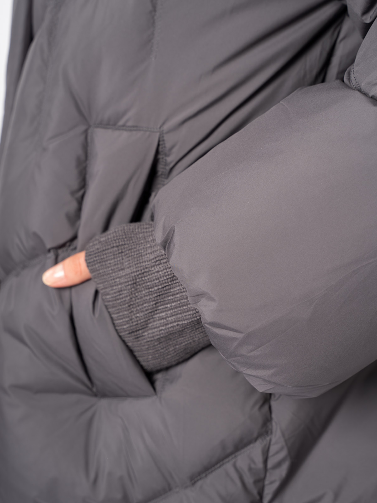 Пуховик женский с капюшоном MISSFREYA 7665 Пуховик женский с капюшоном MISSFREYA 7665