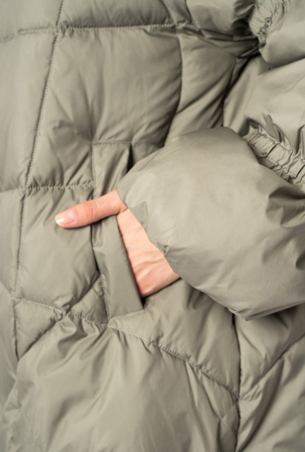 Пуховик женский с капюшоном XINRUIDI 5061 Пуховик женский с капюшоном XINRUIDI 5061