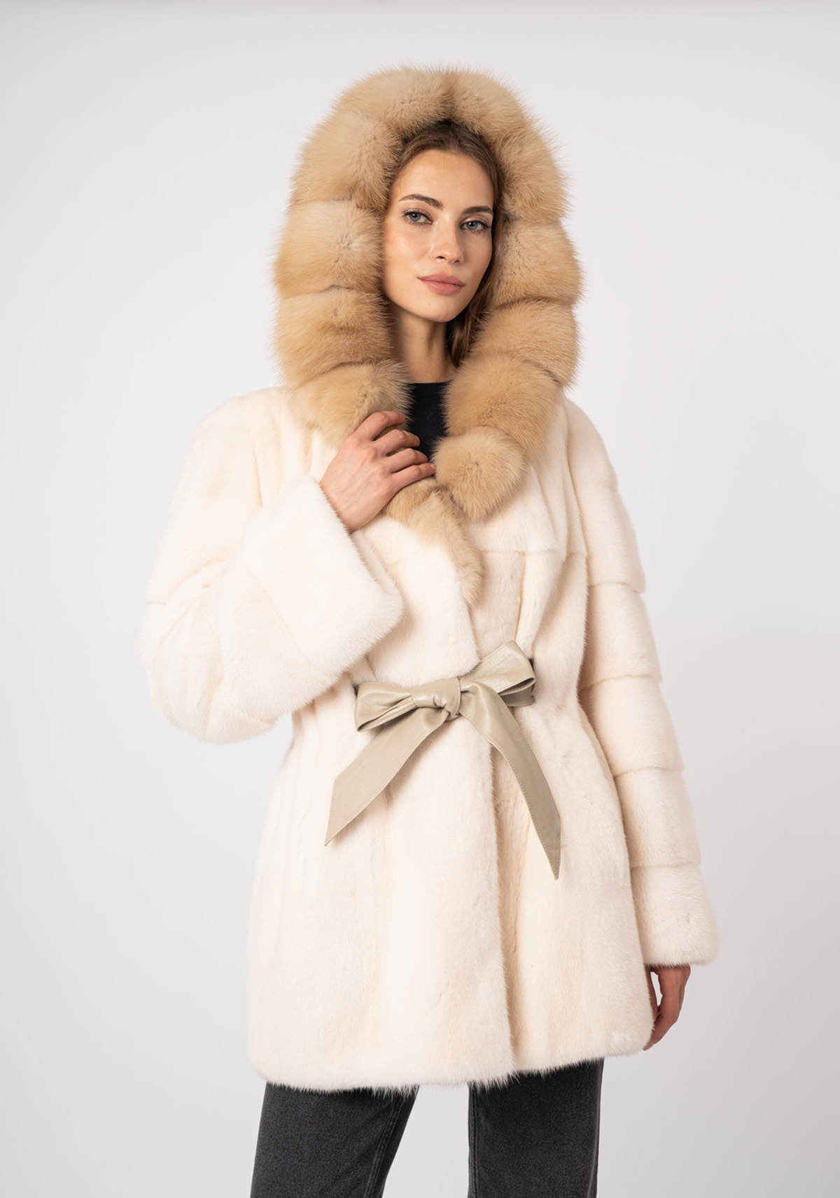 Шуба женская норковая с капюшоном Меха России 43Д Шуба женская норковая с капюшоном Меха России 43Д