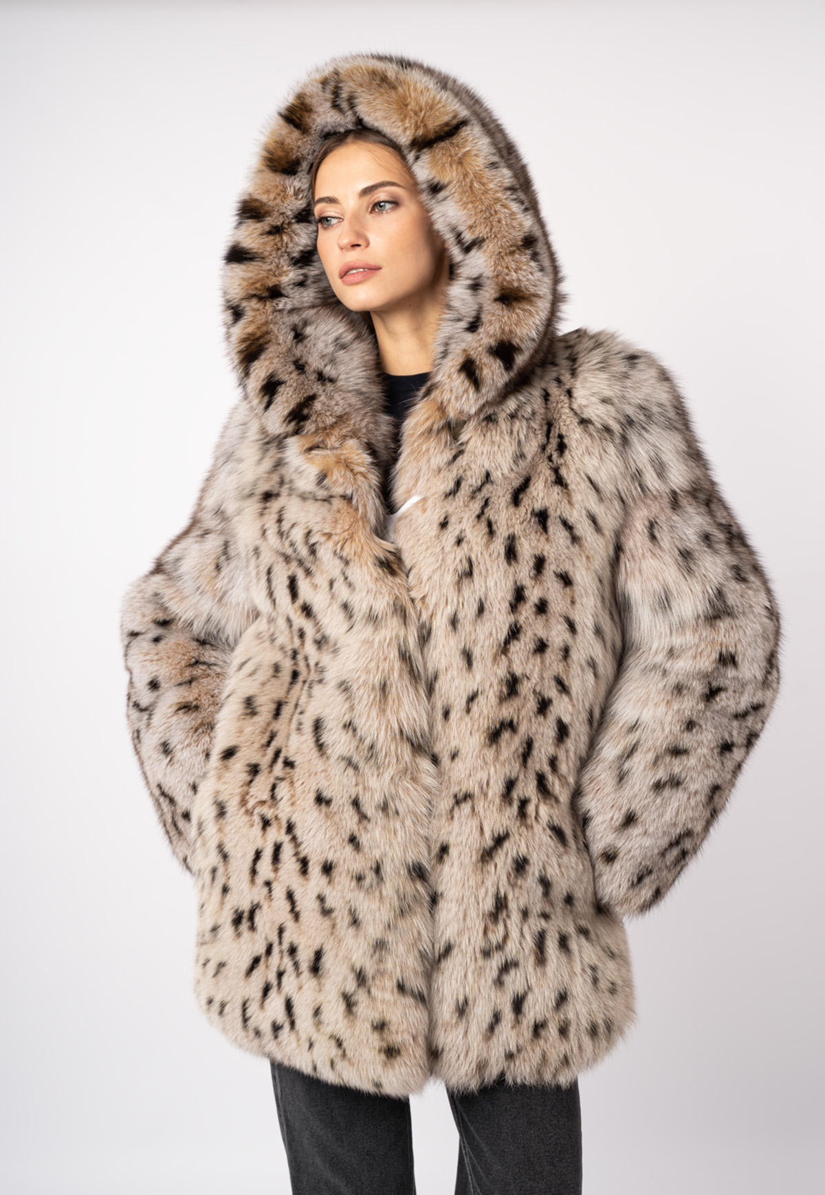Шуба женская из меха песца с капюшоном Меха России П-1 Шуба женская из меха песца с капюшоном Меха России П-1