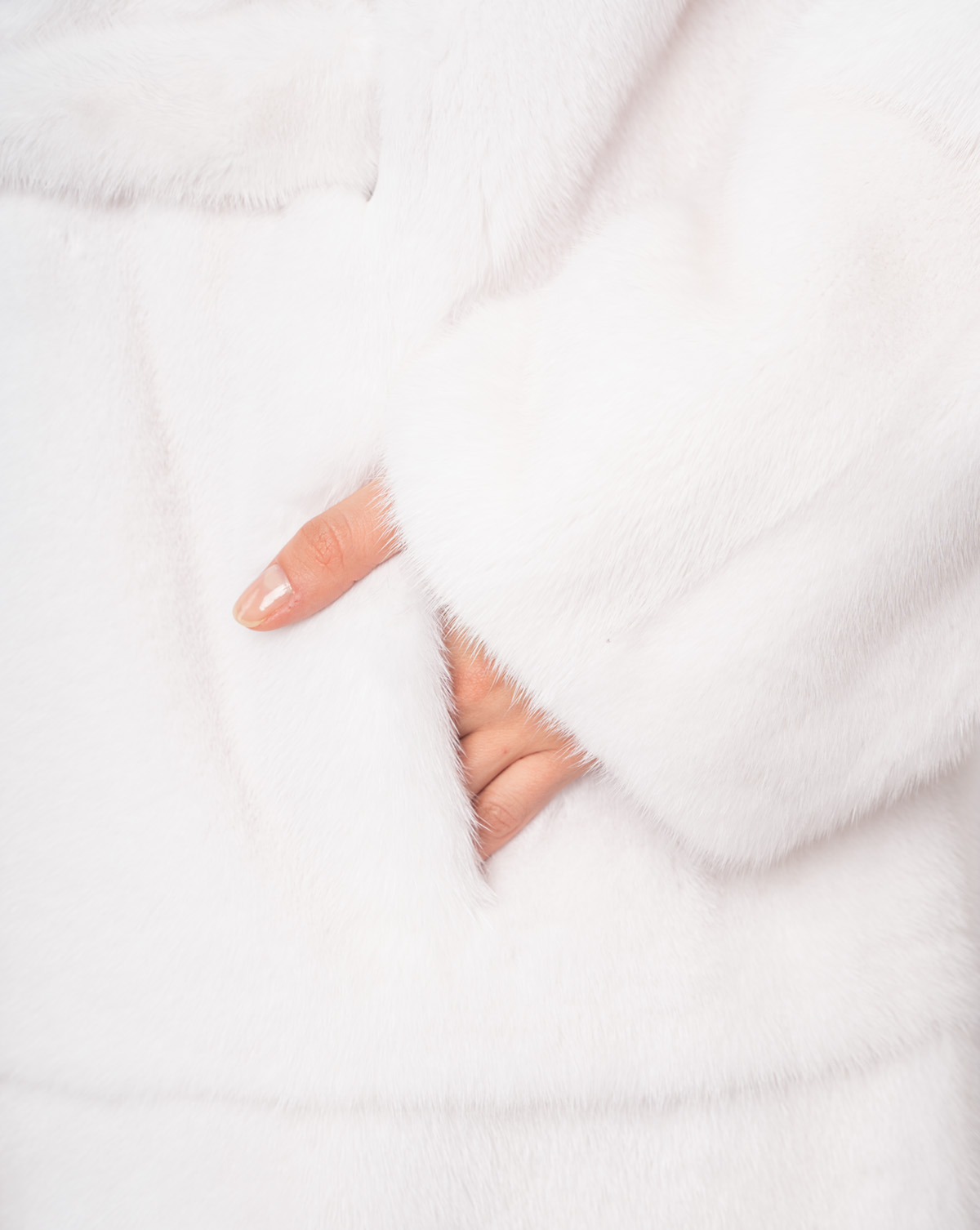 Шуба женская норковая с капюшоном Меха России 2324 Шуба женская норковая с капюшоном Меха России 2324