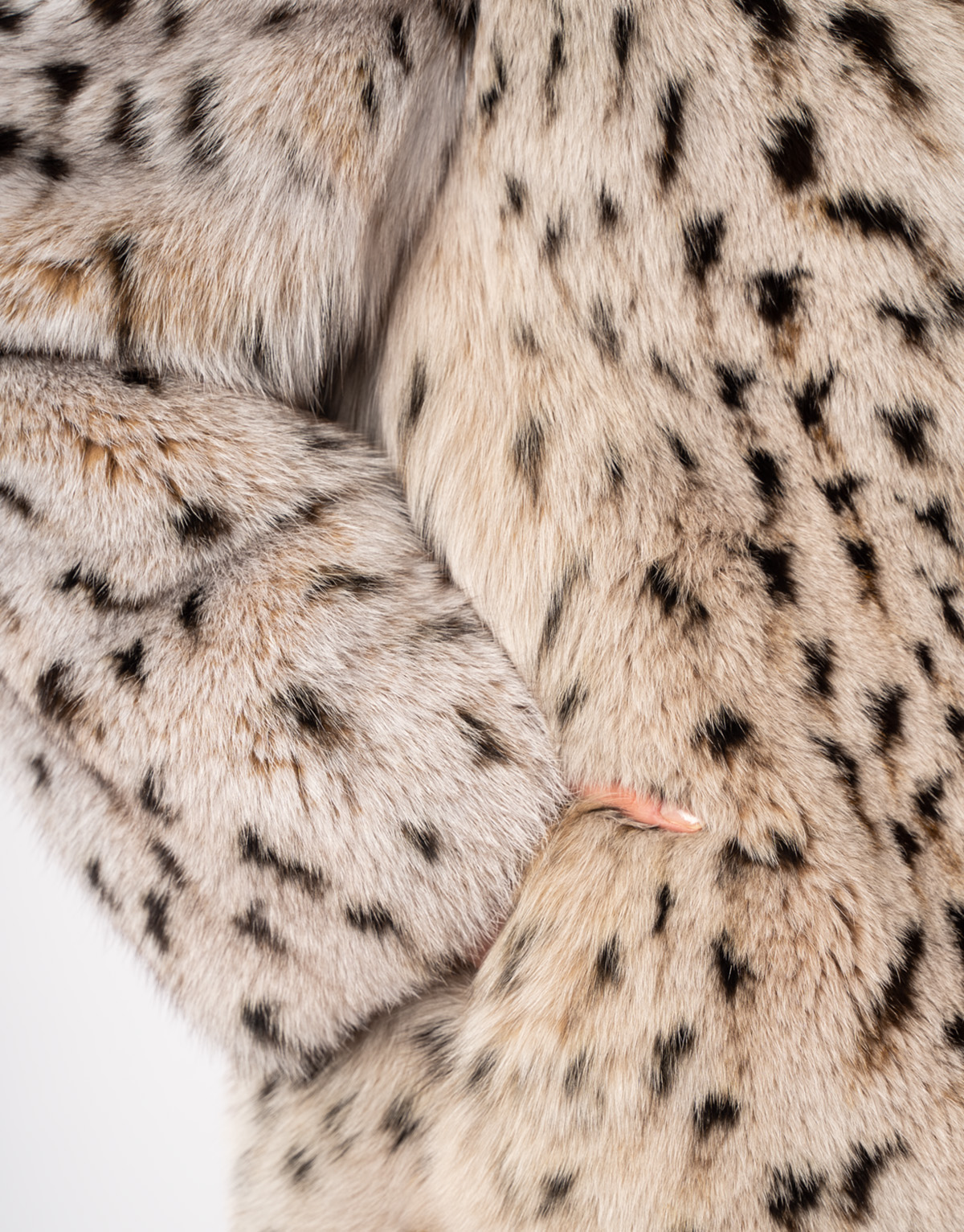 Шуба женская из меха песца с капюшоном Меха России П-1 Шуба женская из меха песца с капюшоном Меха России П-1