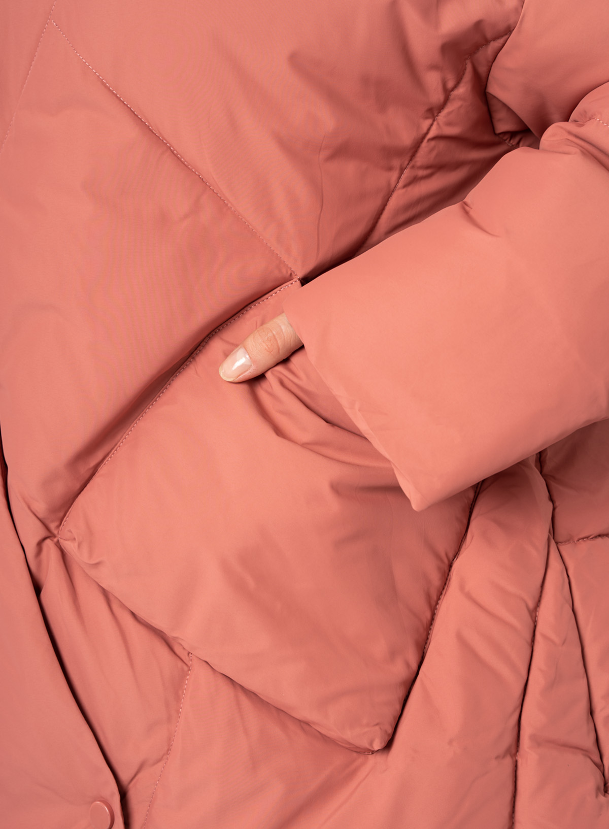 Пуховик женский с капюшоном MISSFREYA MF25825 Пуховик женский с капюшоном MISSFREYA MF25825