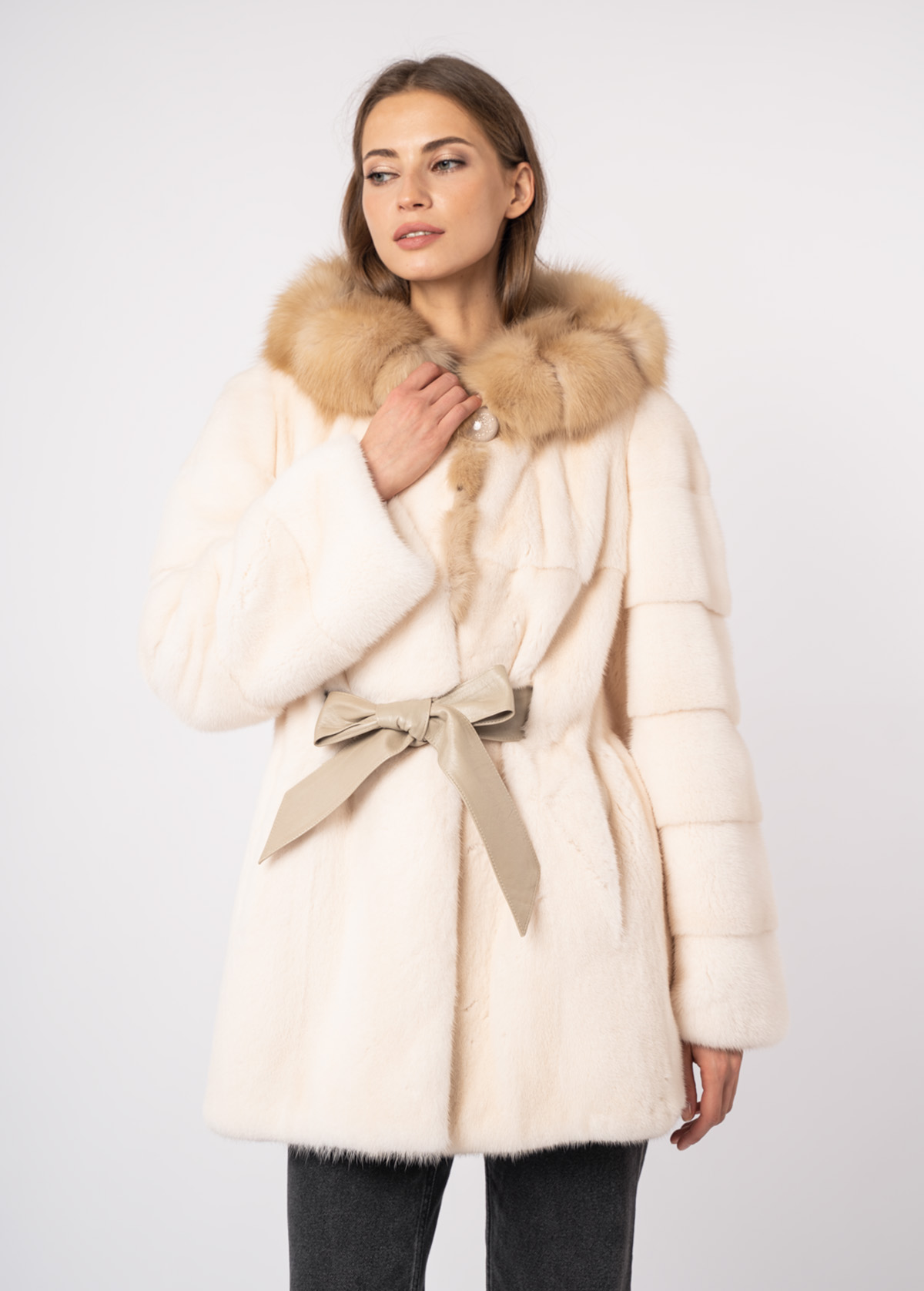 Шуба женская норковая с капюшоном Меха России 43Д Шуба женская норковая с капюшоном Меха России 43Д