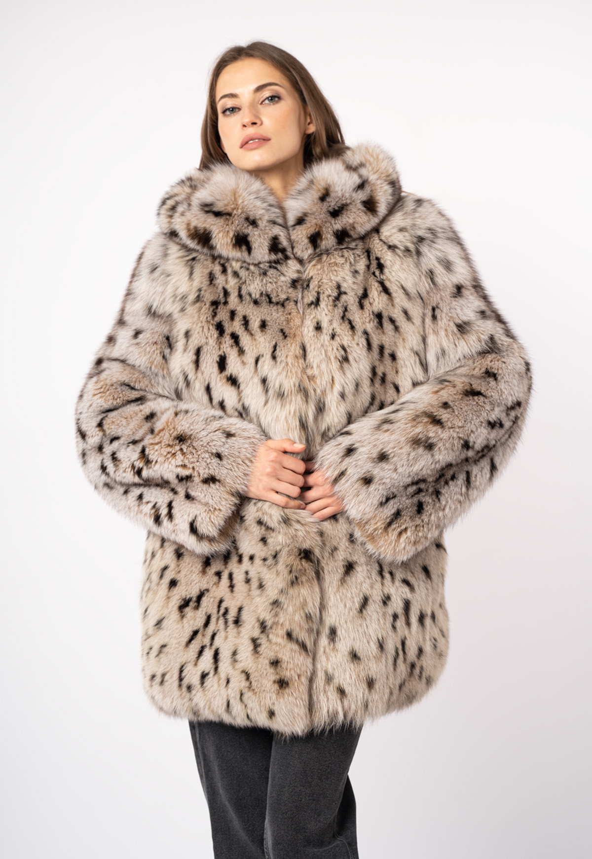 Шуба женская из меха песца с капюшоном Меха России П-1 Шуба женская из меха песца с капюшоном Меха России П-1