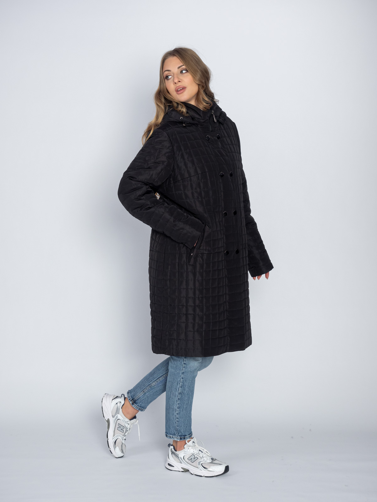 Пуховик женский Мануфактура Носова 006 с капюшоном черный Пуховик женский Мануфактура Носова 006 с капюшоном черный