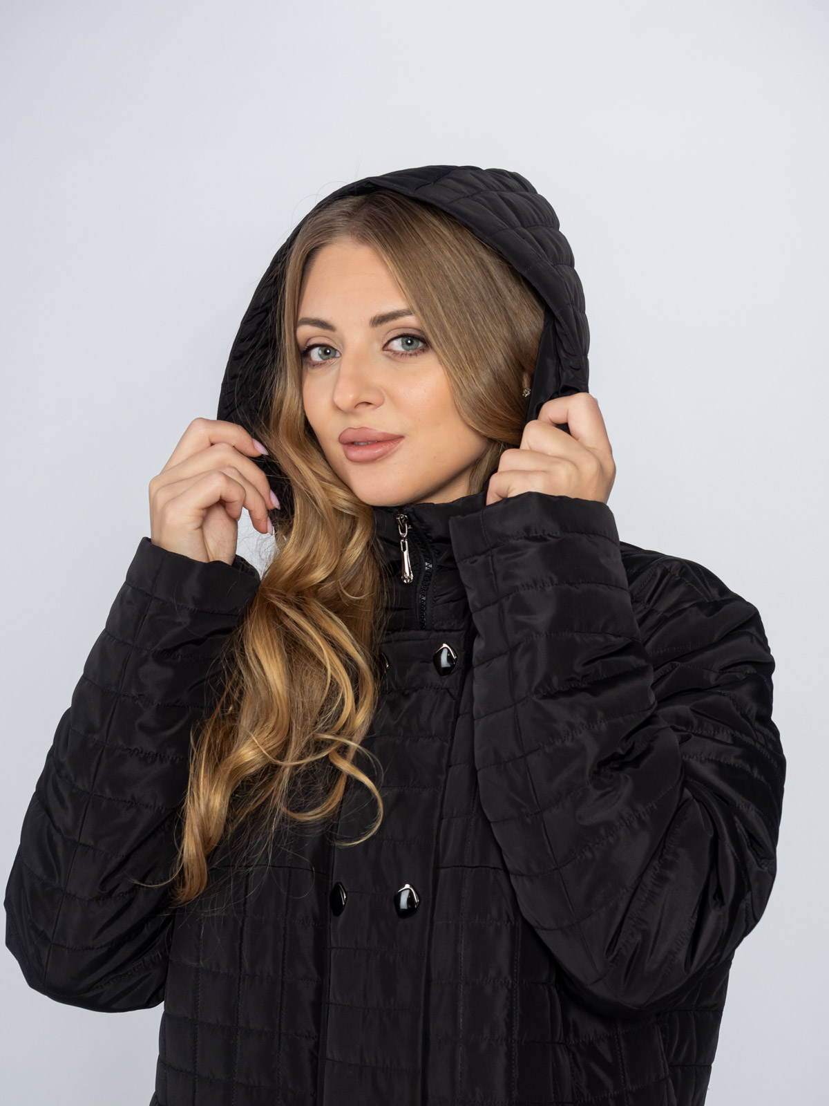 Пуховик женский Мануфактура Носова 006 с капюшоном черный Пуховик женский Мануфактура Носова 006 с капюшоном черный