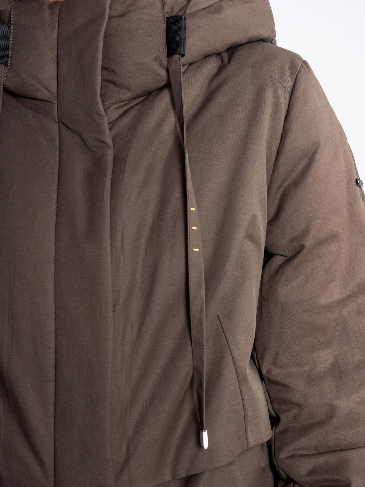 Пуховик женский Alyaska 171092 с капюшоном хаки Пуховик женский Alyaska 171092 с капюшоном хаки