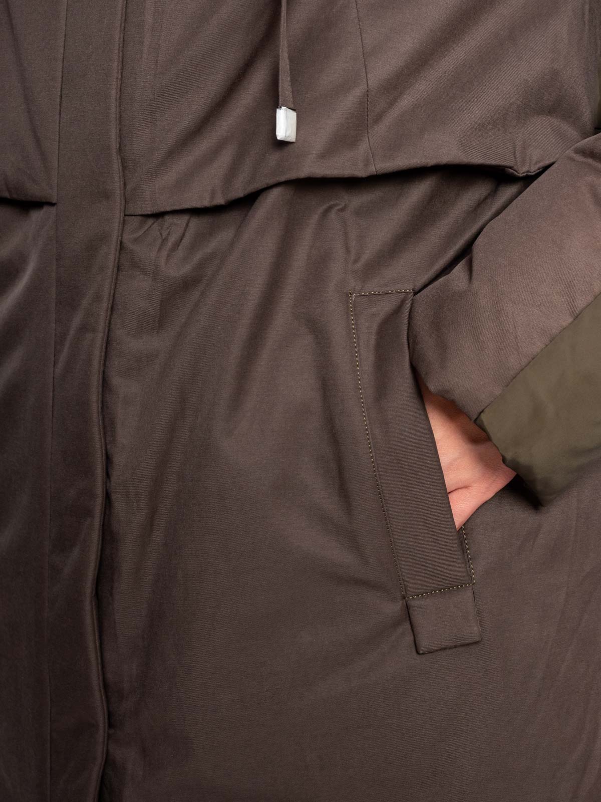 Пуховик женский Alyaska 171092 с капюшоном хаки Пуховик женский Alyaska 171092 с капюшоном хаки